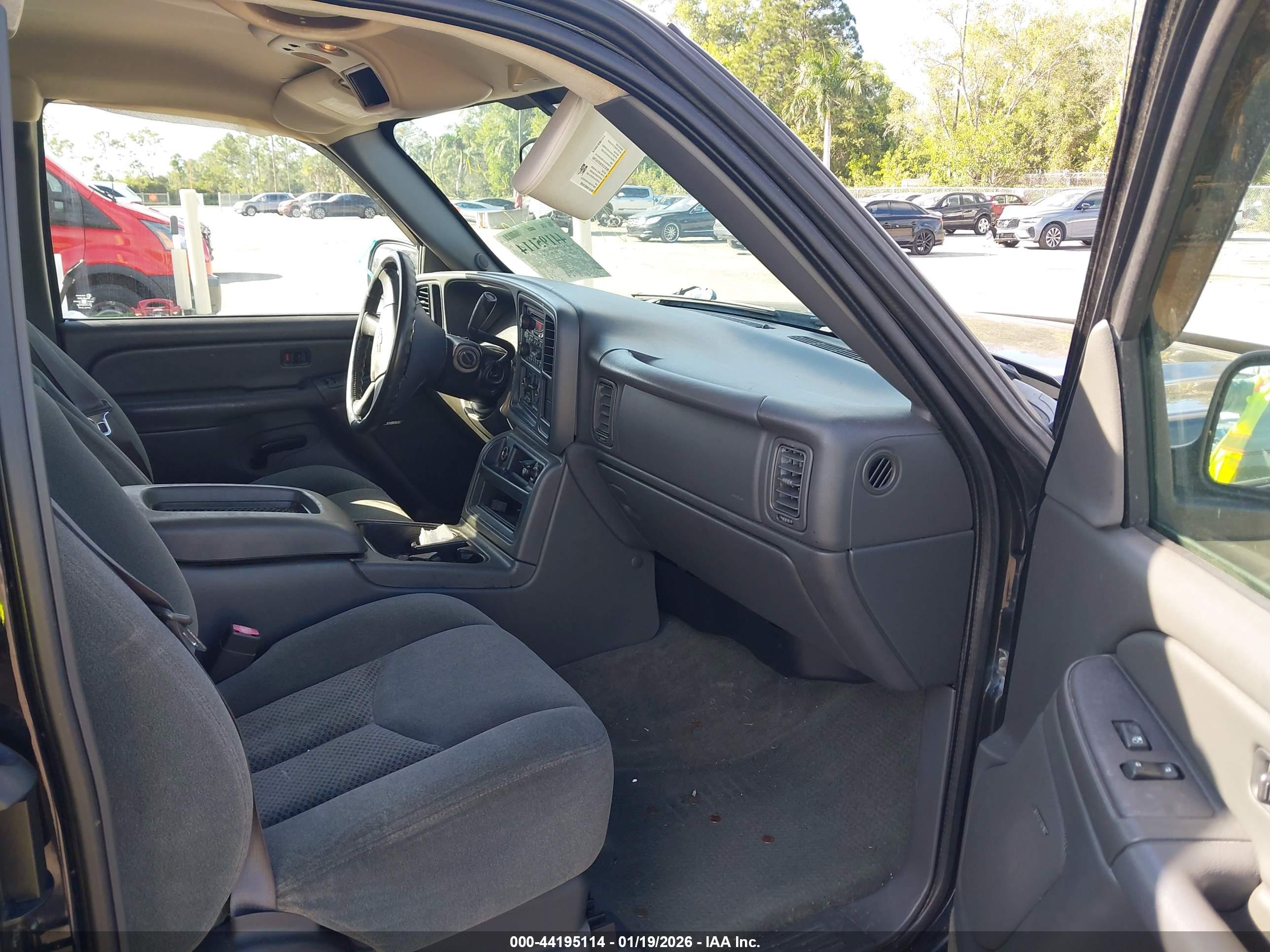 CHEVROLET SILVERADO image 5