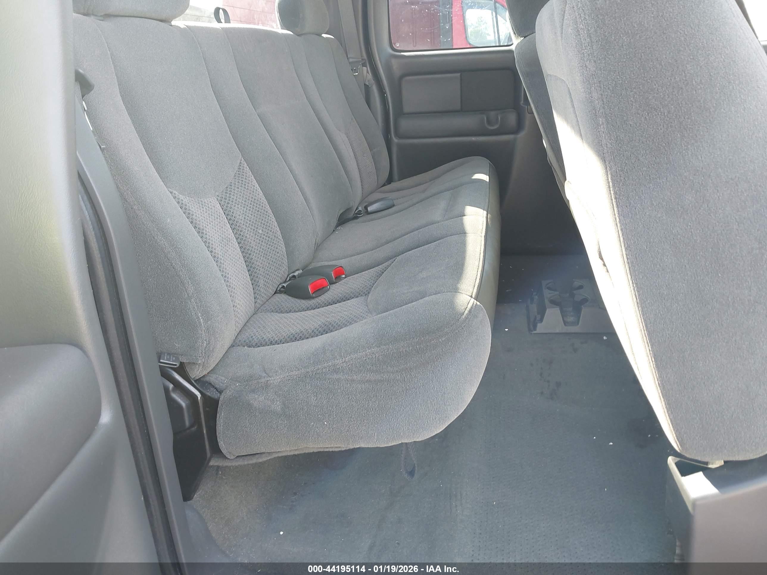 CHEVROLET SILVERADO image 8