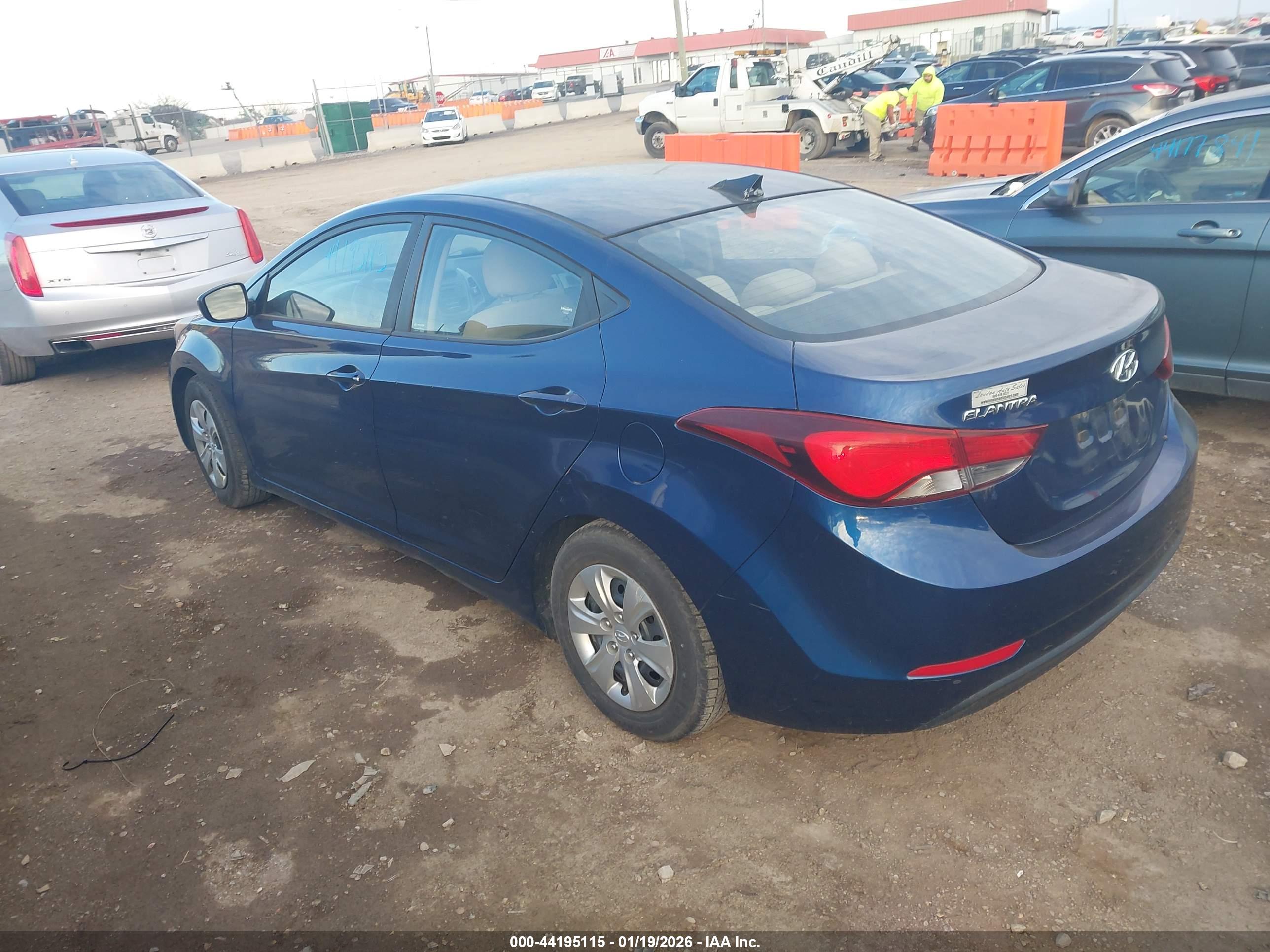 HYUNDAI ELANTRA image 3
