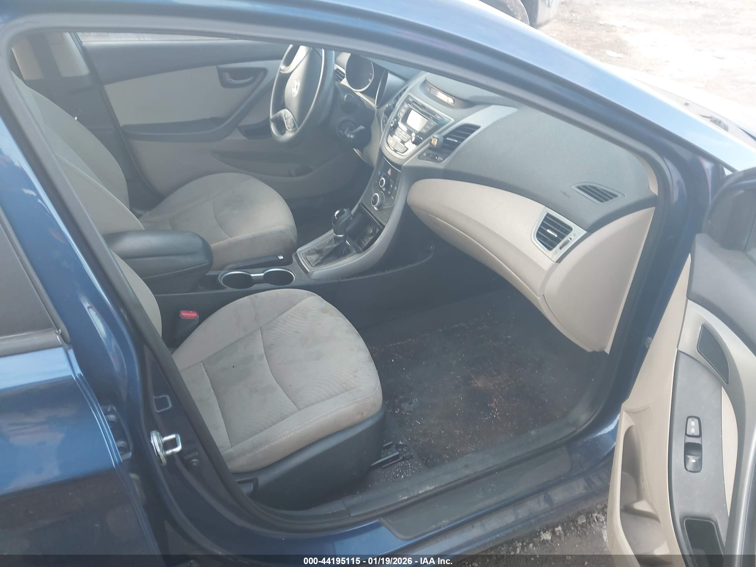 HYUNDAI ELANTRA image 5