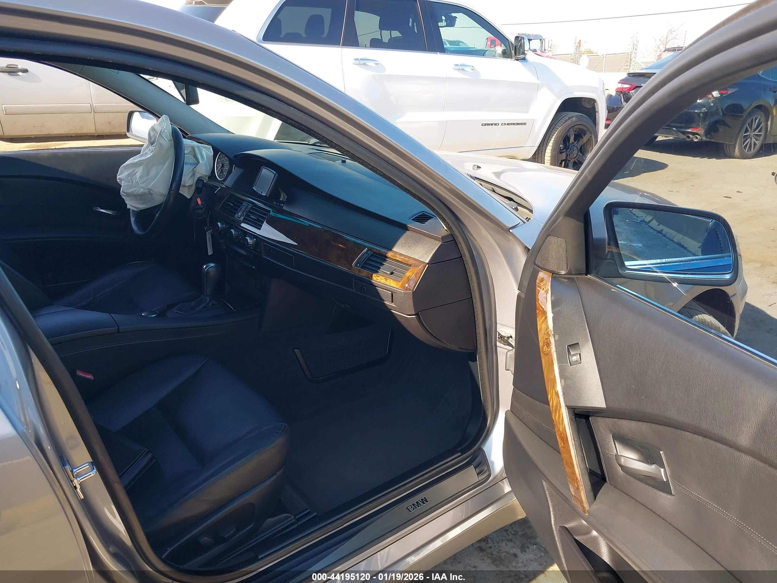 BMW 525I image 5