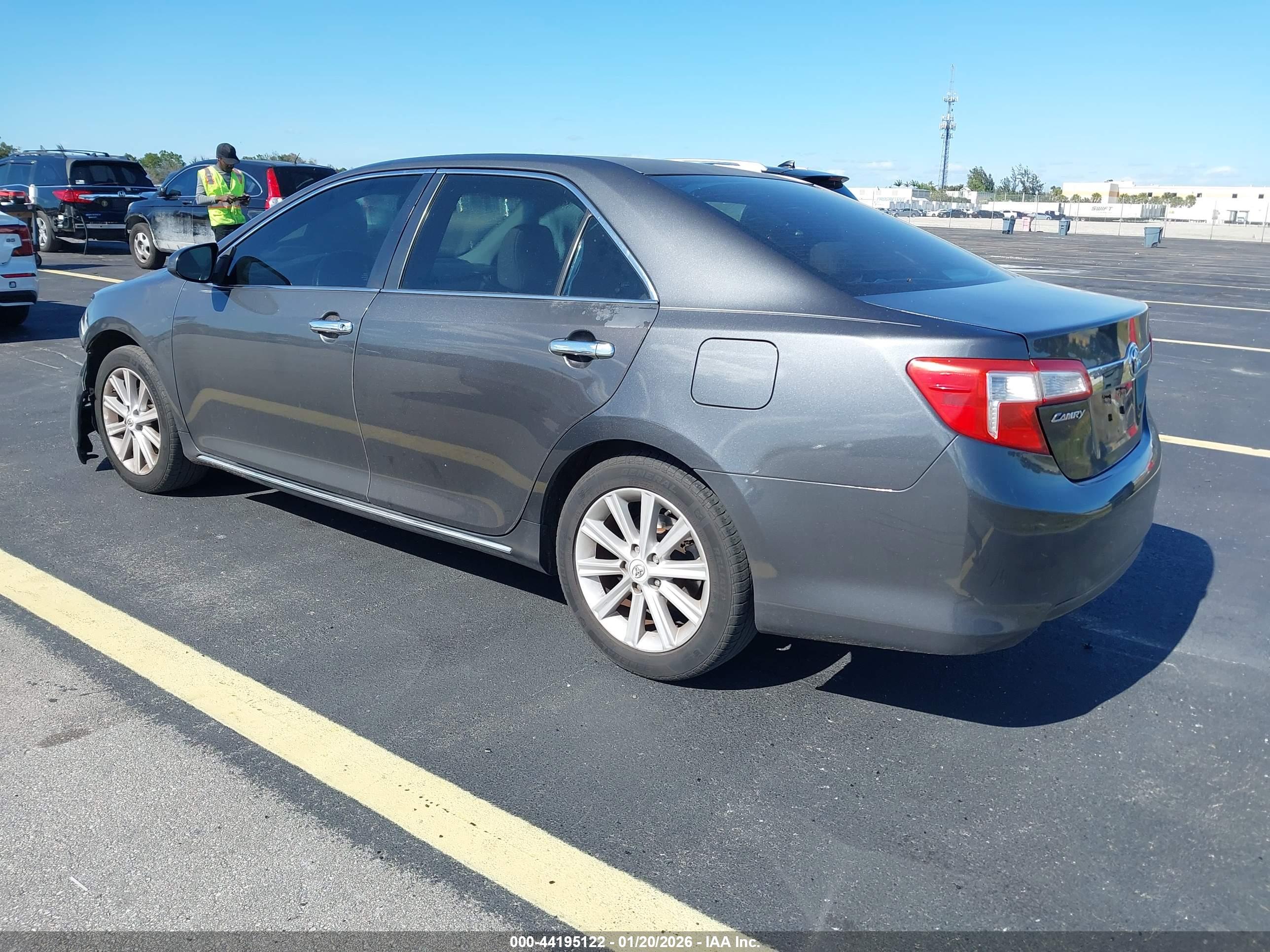TOYOTA CAMRY image 3