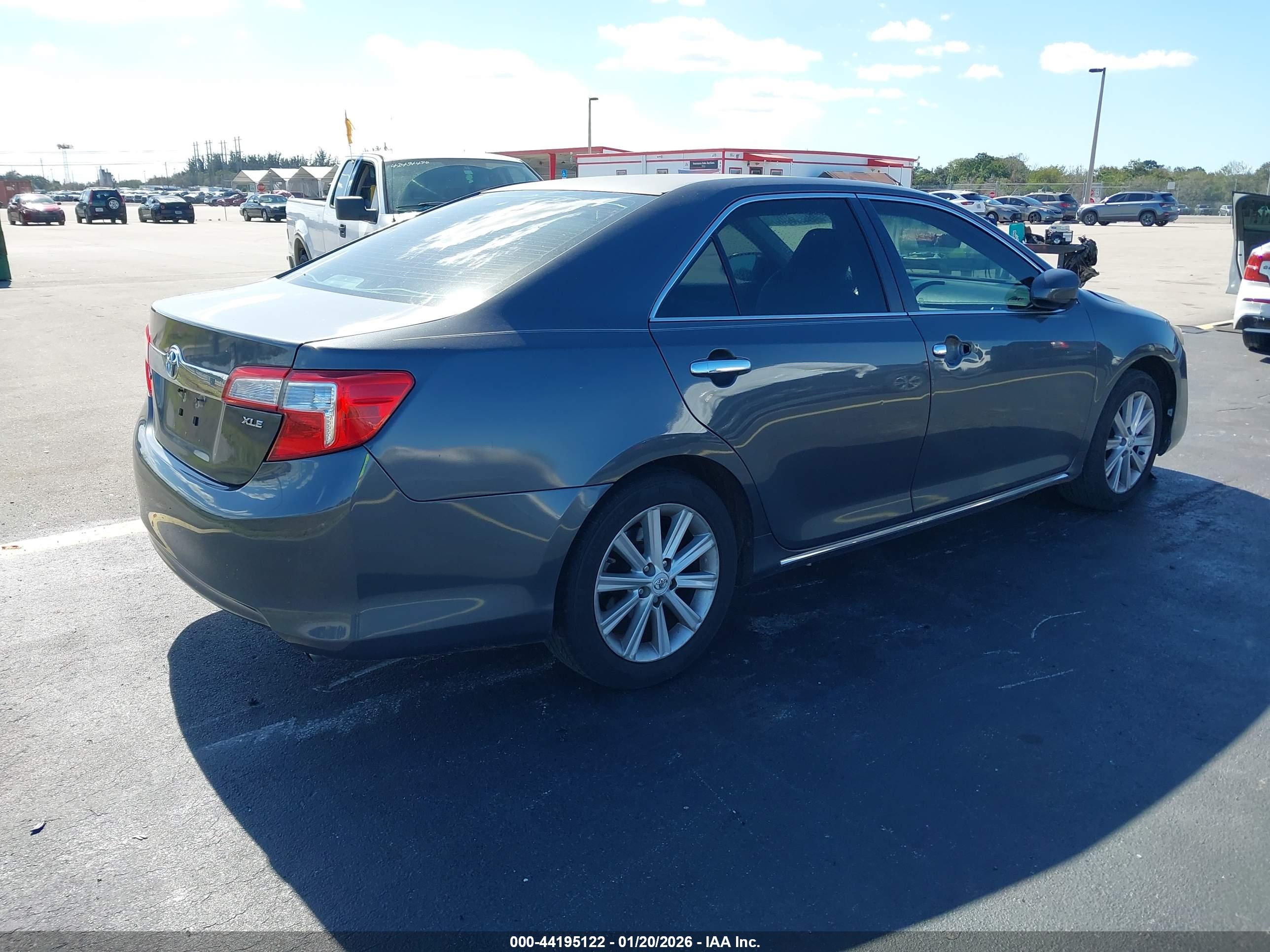 TOYOTA CAMRY image 4