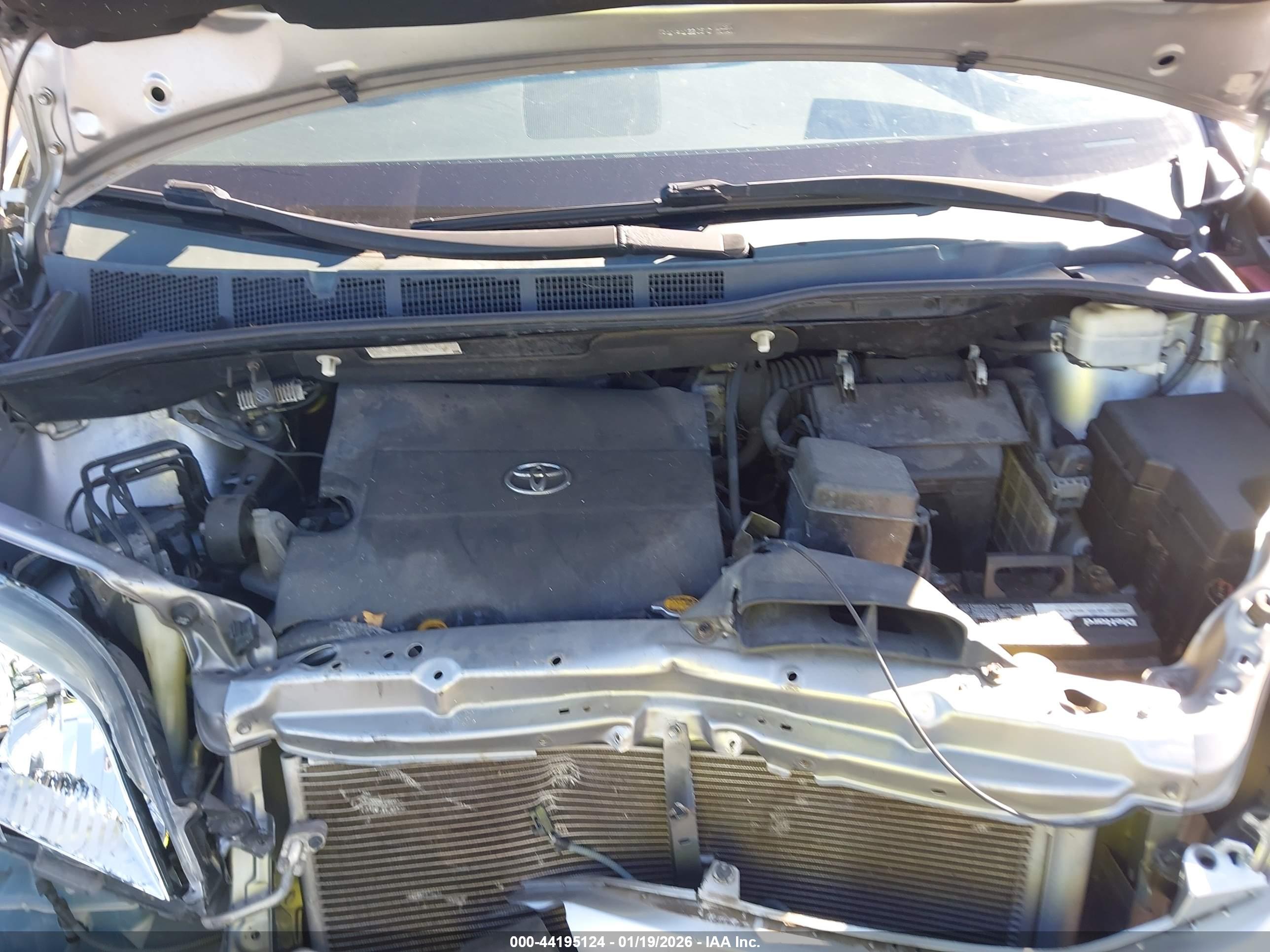TOYOTA SIENNA image 10