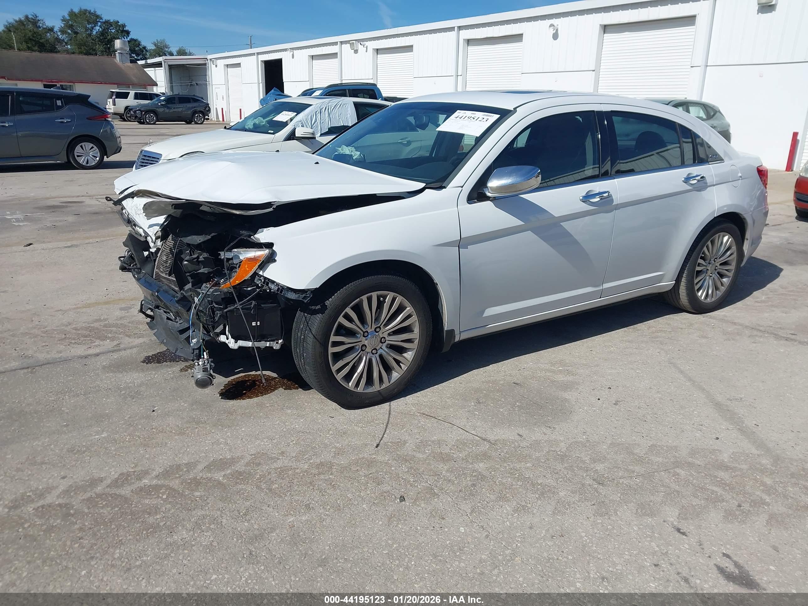 CHRYSLER 200 image 2