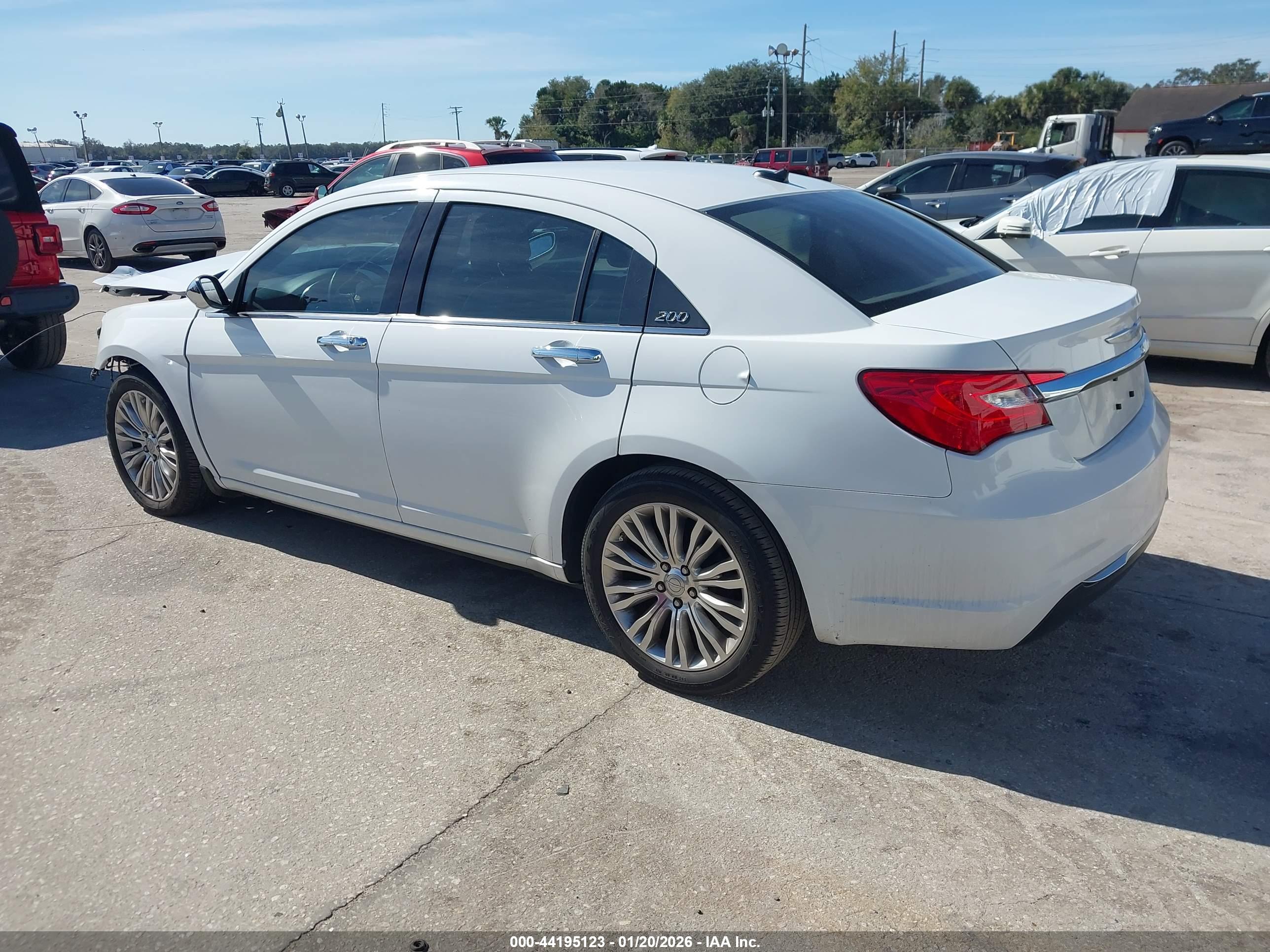 CHRYSLER 200 image 3