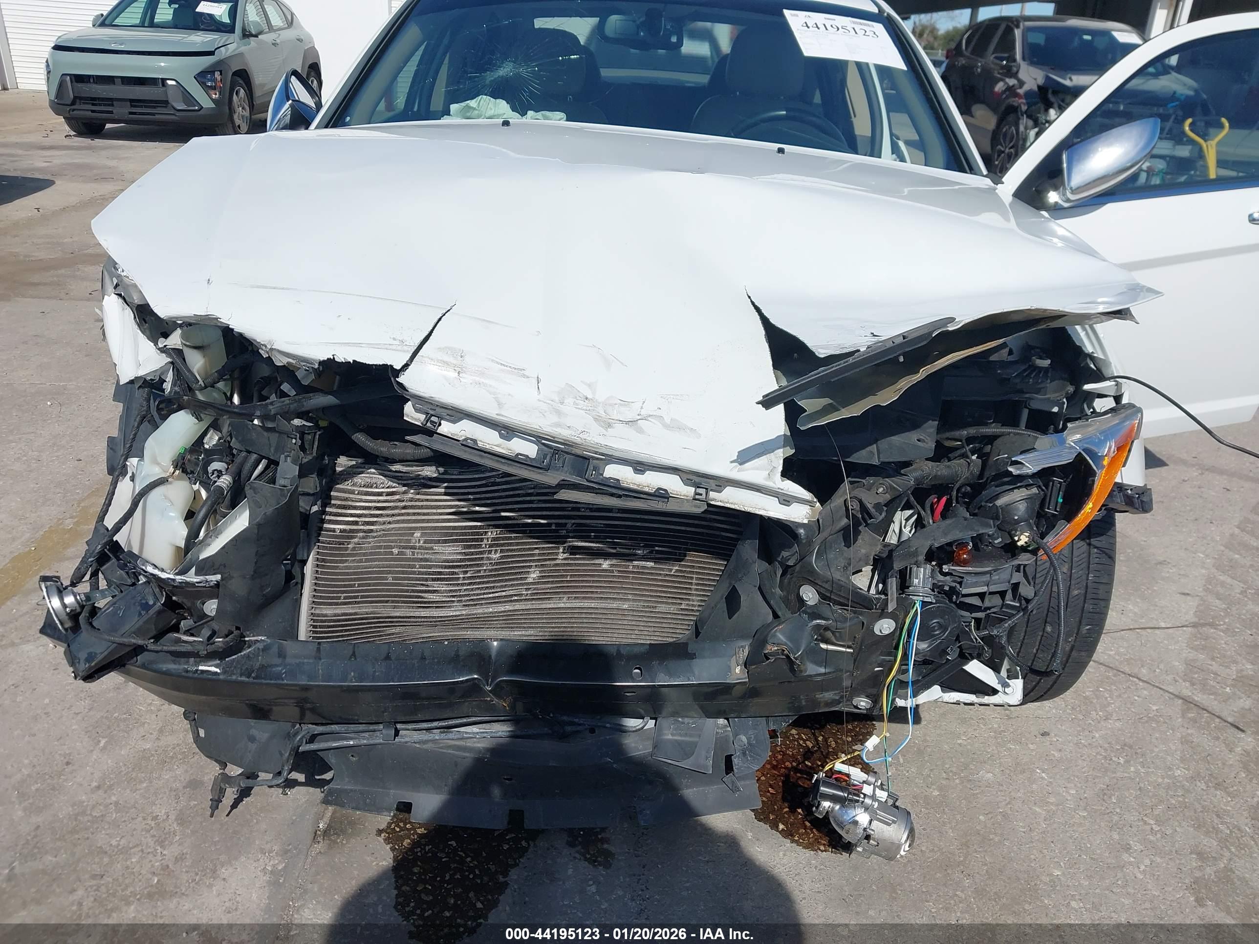 CHRYSLER 200 image 6