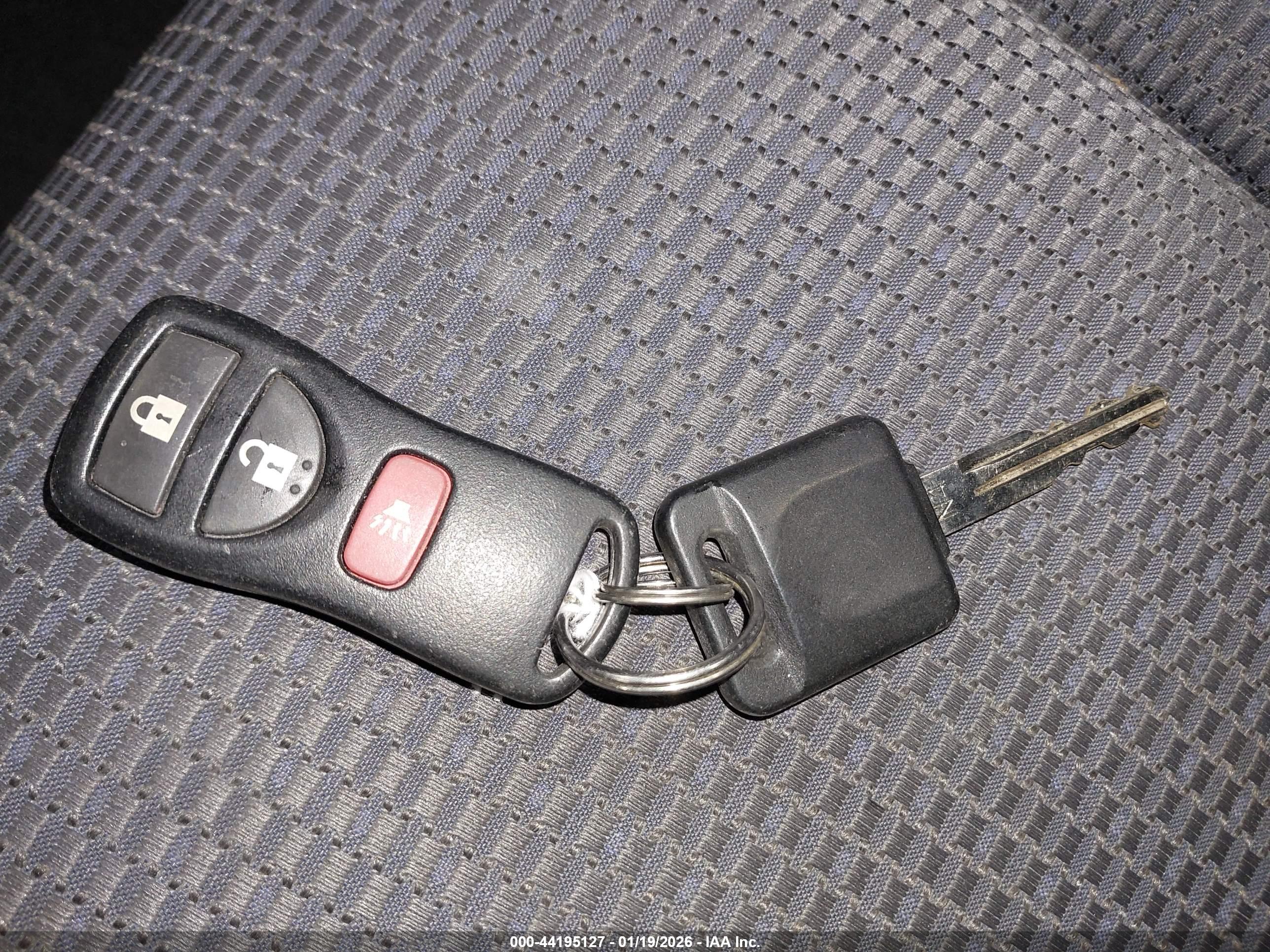 NISSAN VERSA image 11