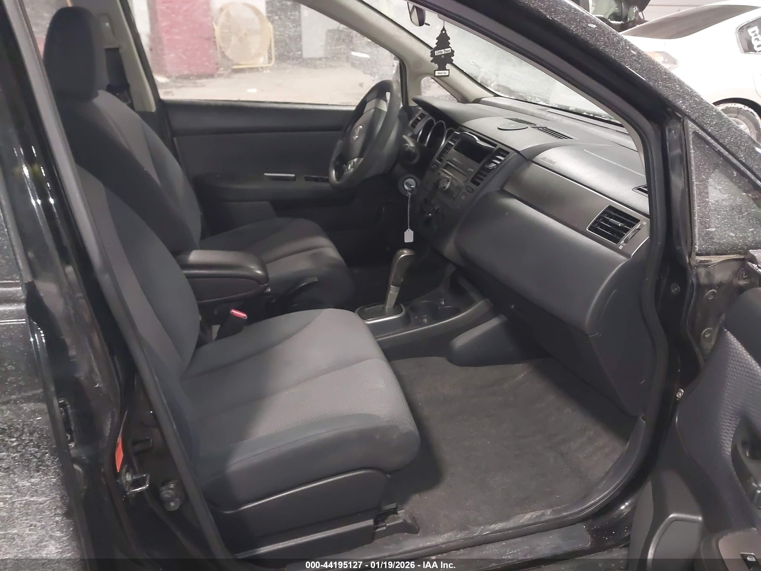 NISSAN VERSA image 5