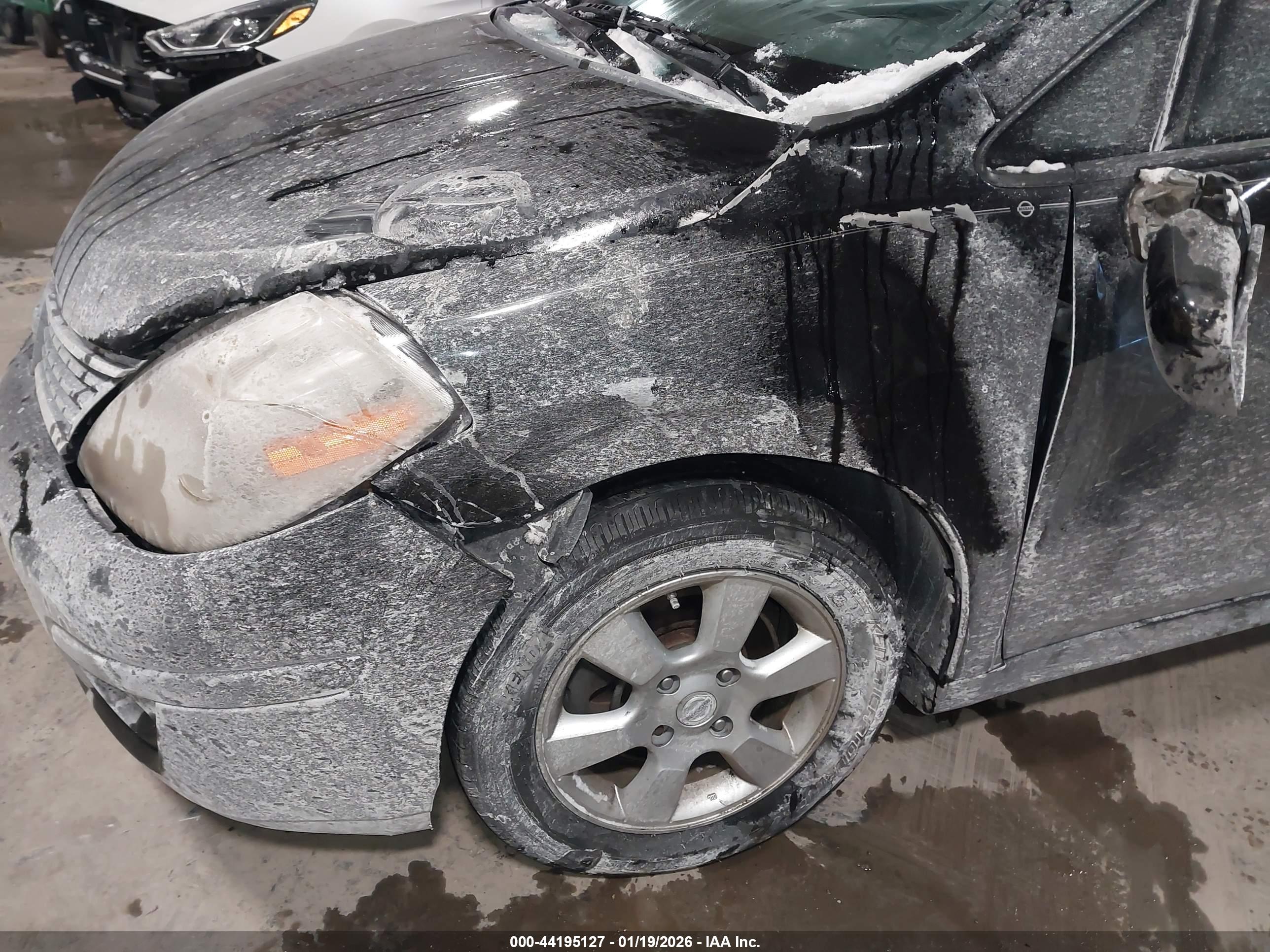 NISSAN VERSA image 6