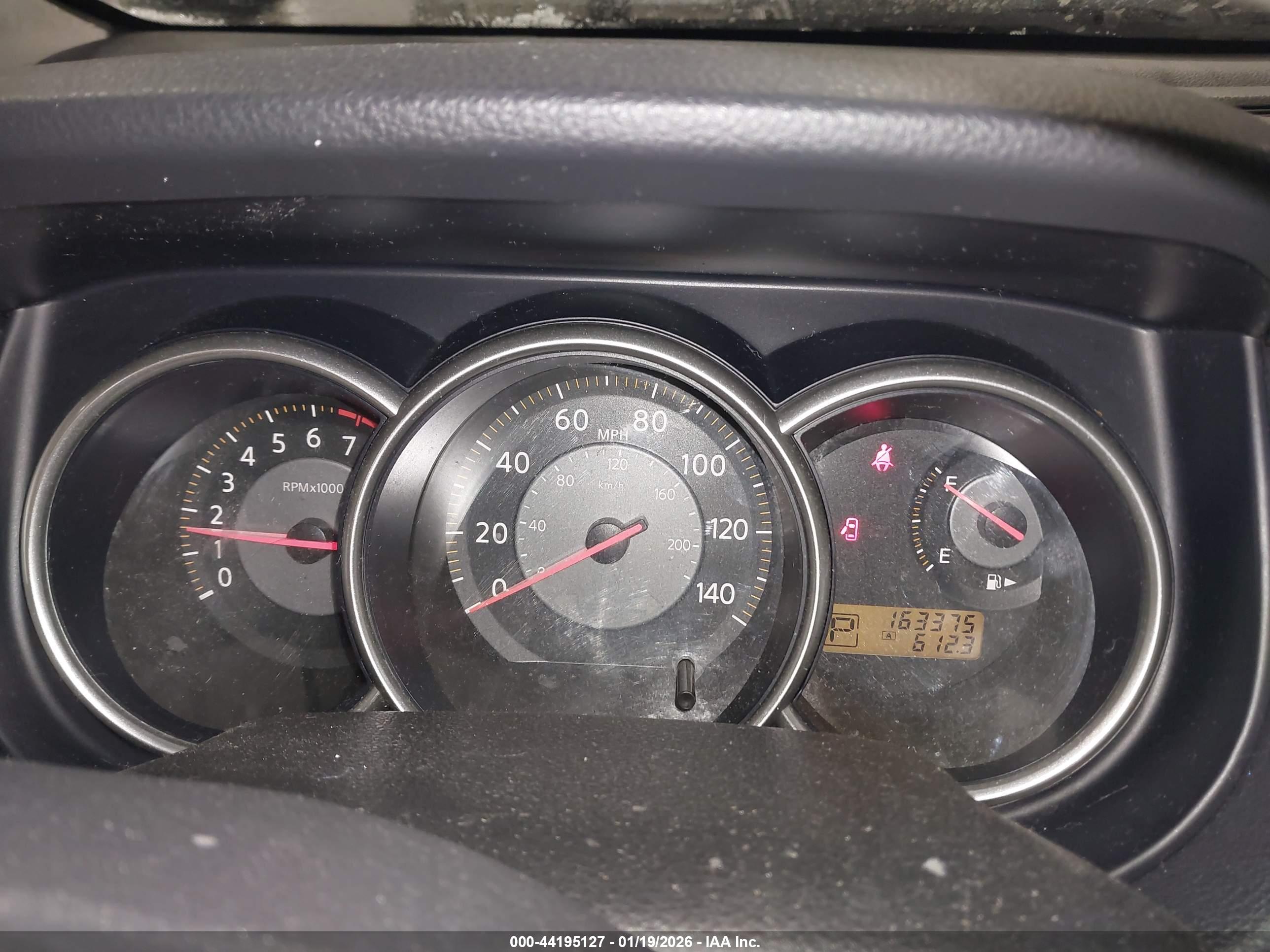 NISSAN VERSA image 7