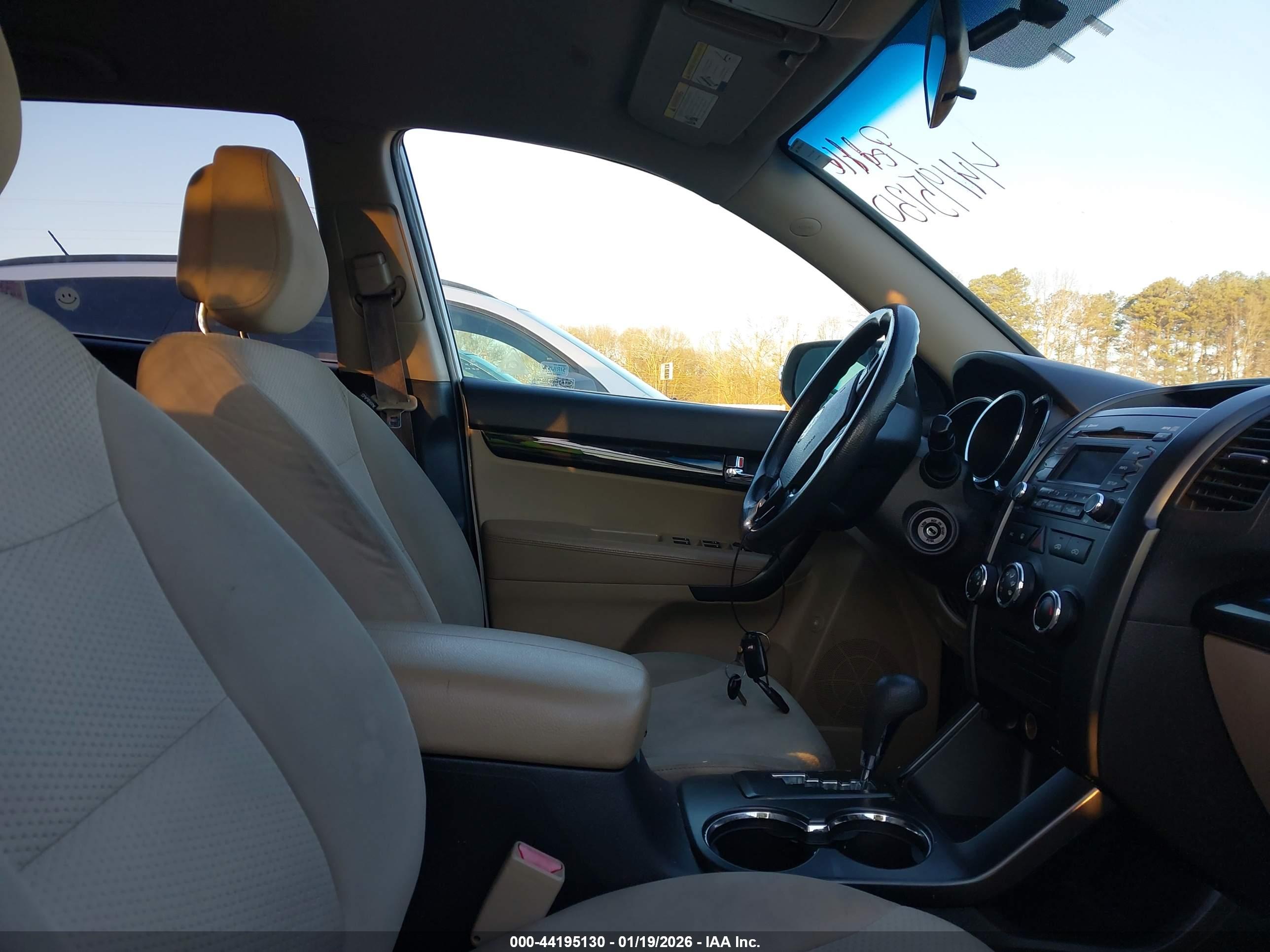KIA SORENTO image 5