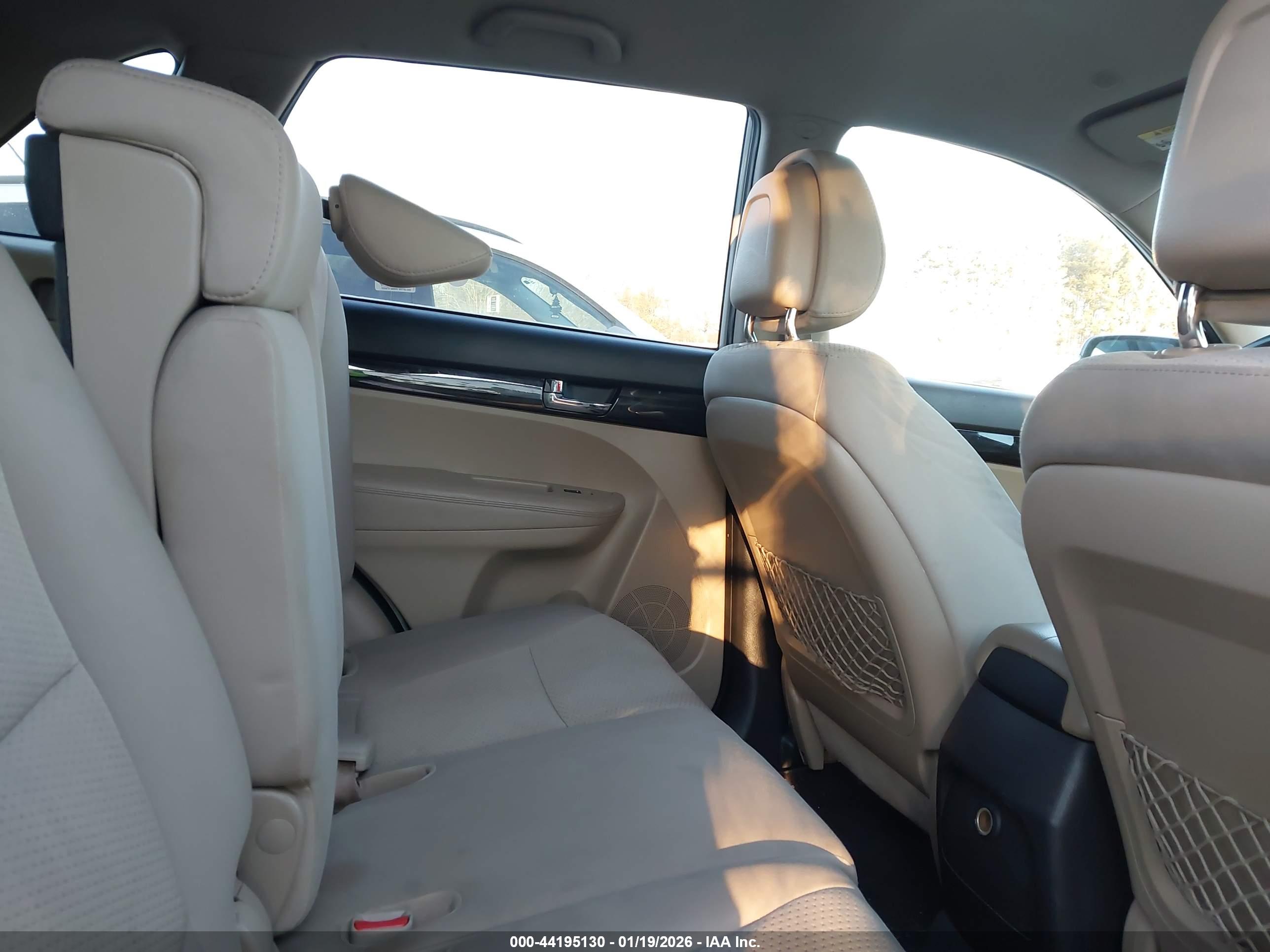 KIA SORENTO image 8