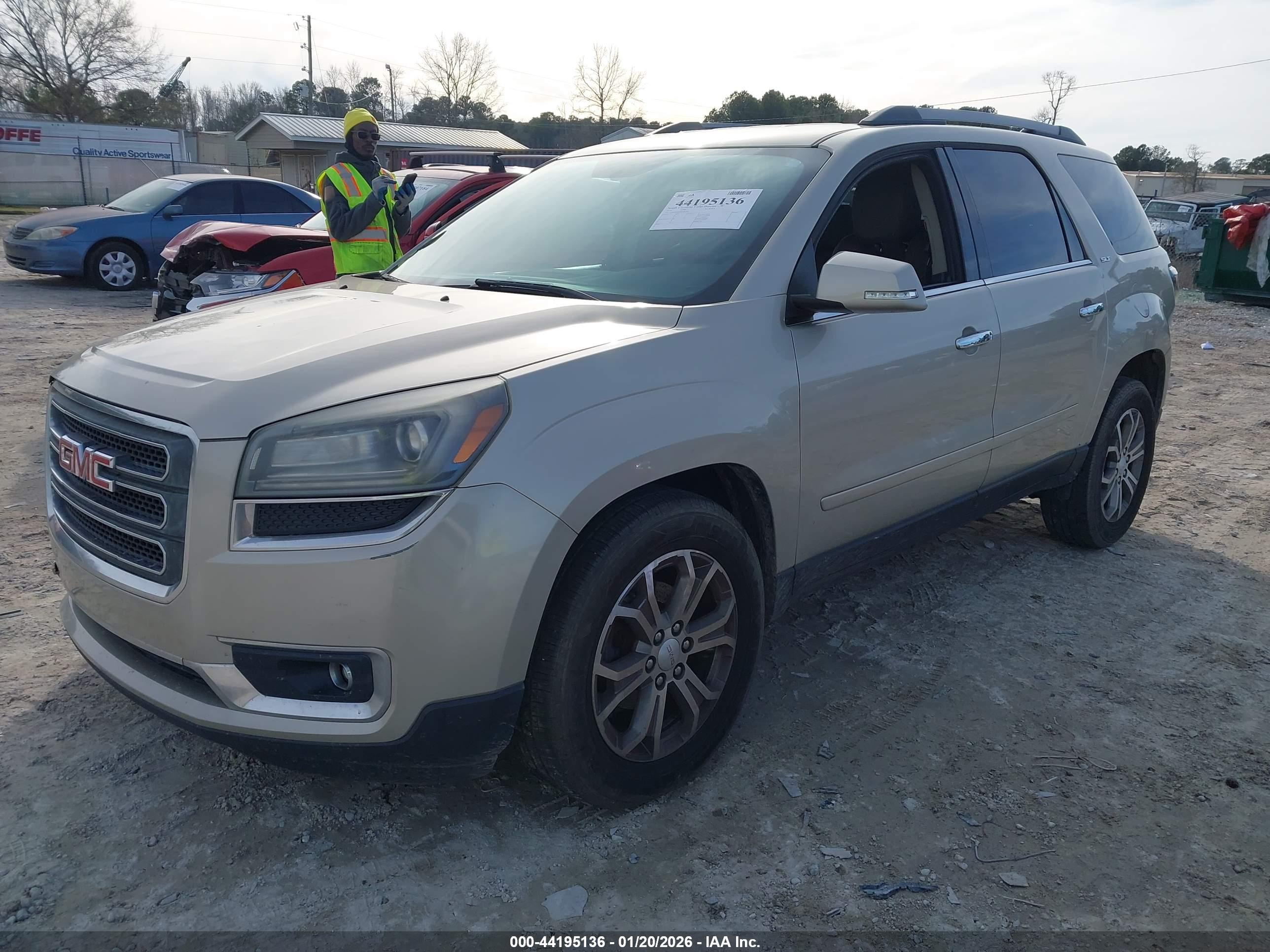 GMC ACADIA image 2