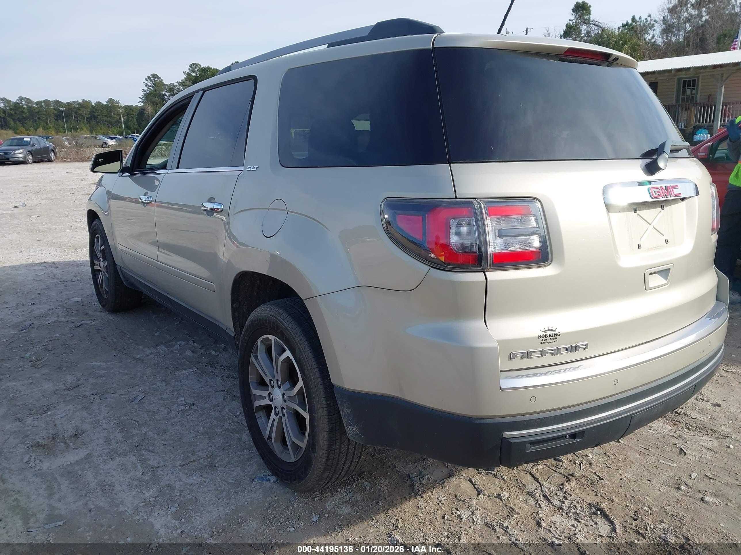 GMC ACADIA image 3