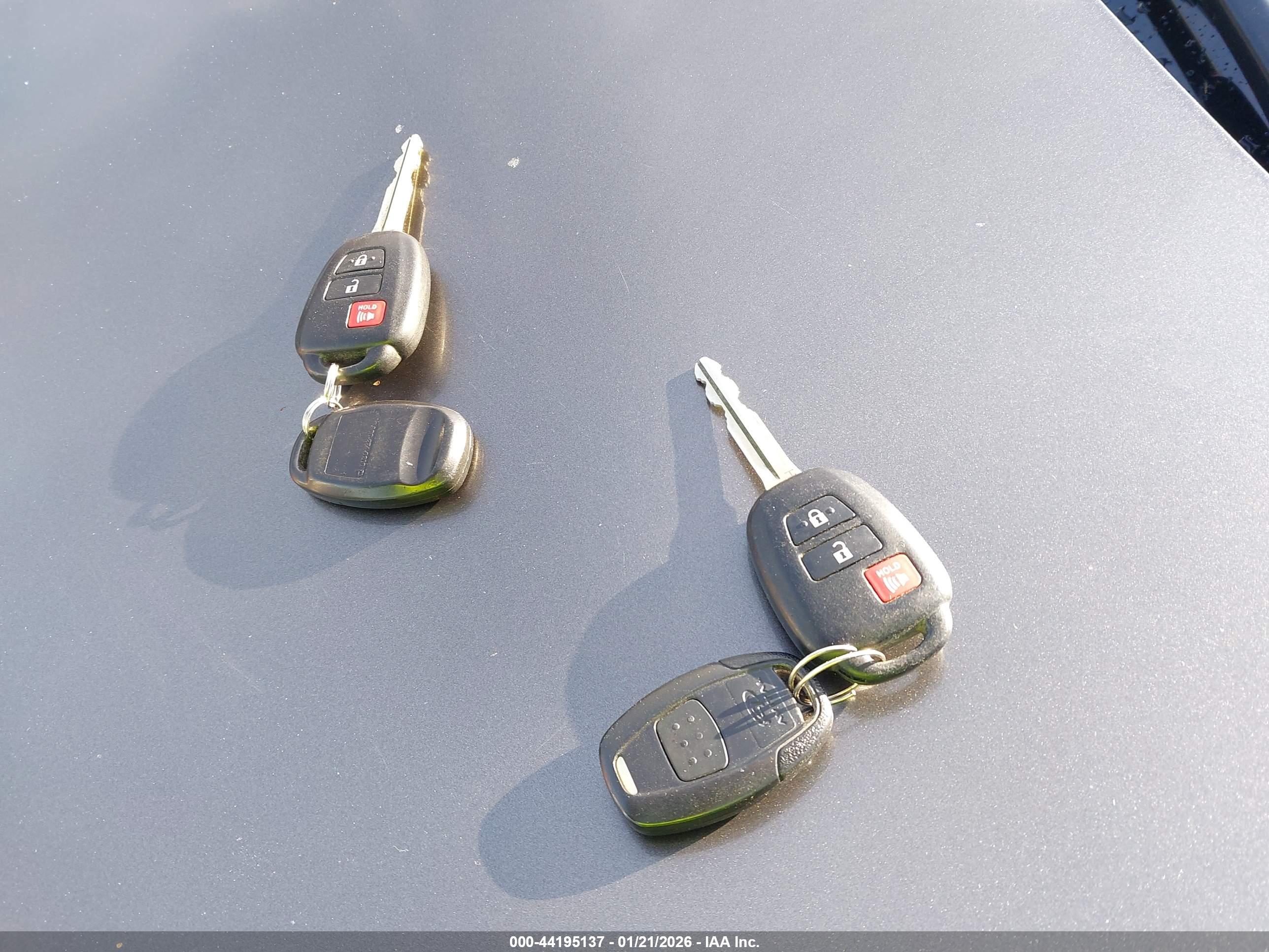 TOYOTA RAV4 image 11