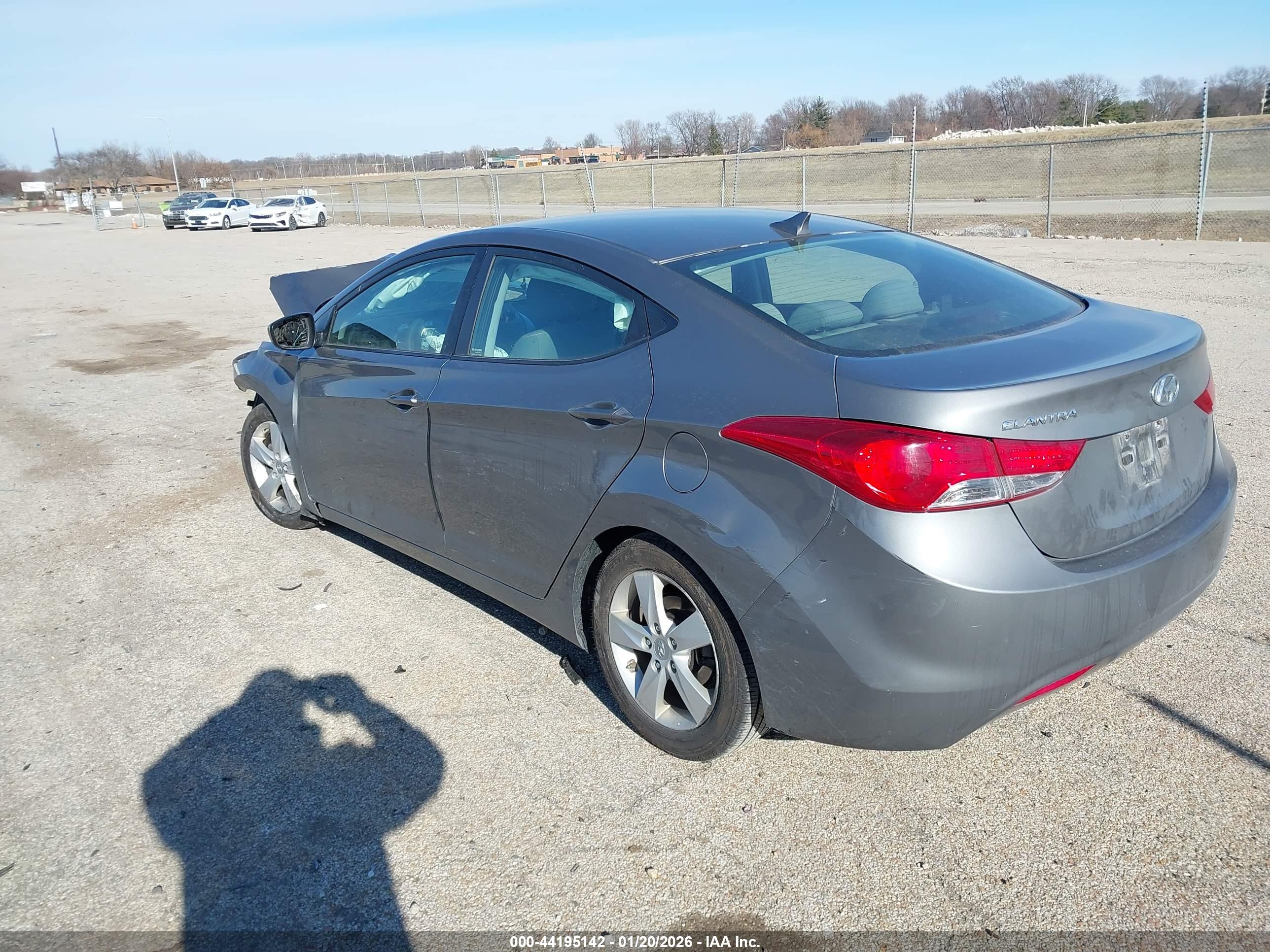 HYUNDAI ELANTRA image 3