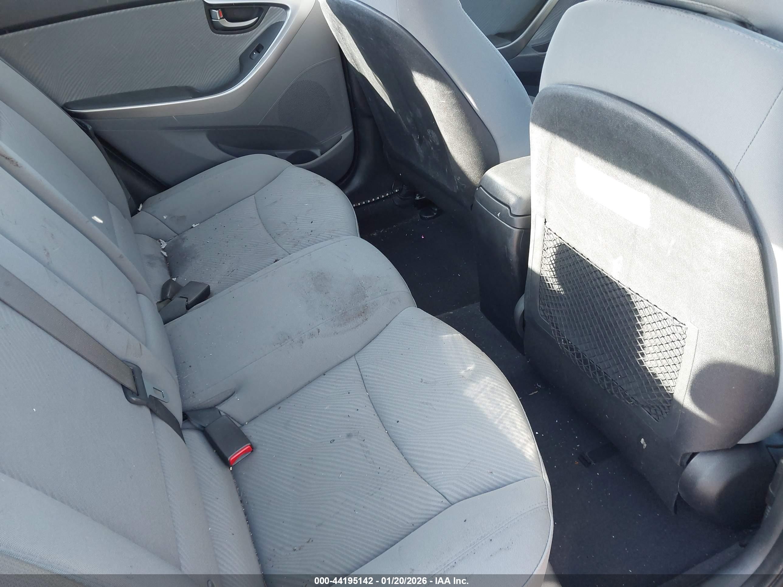 HYUNDAI ELANTRA image 8