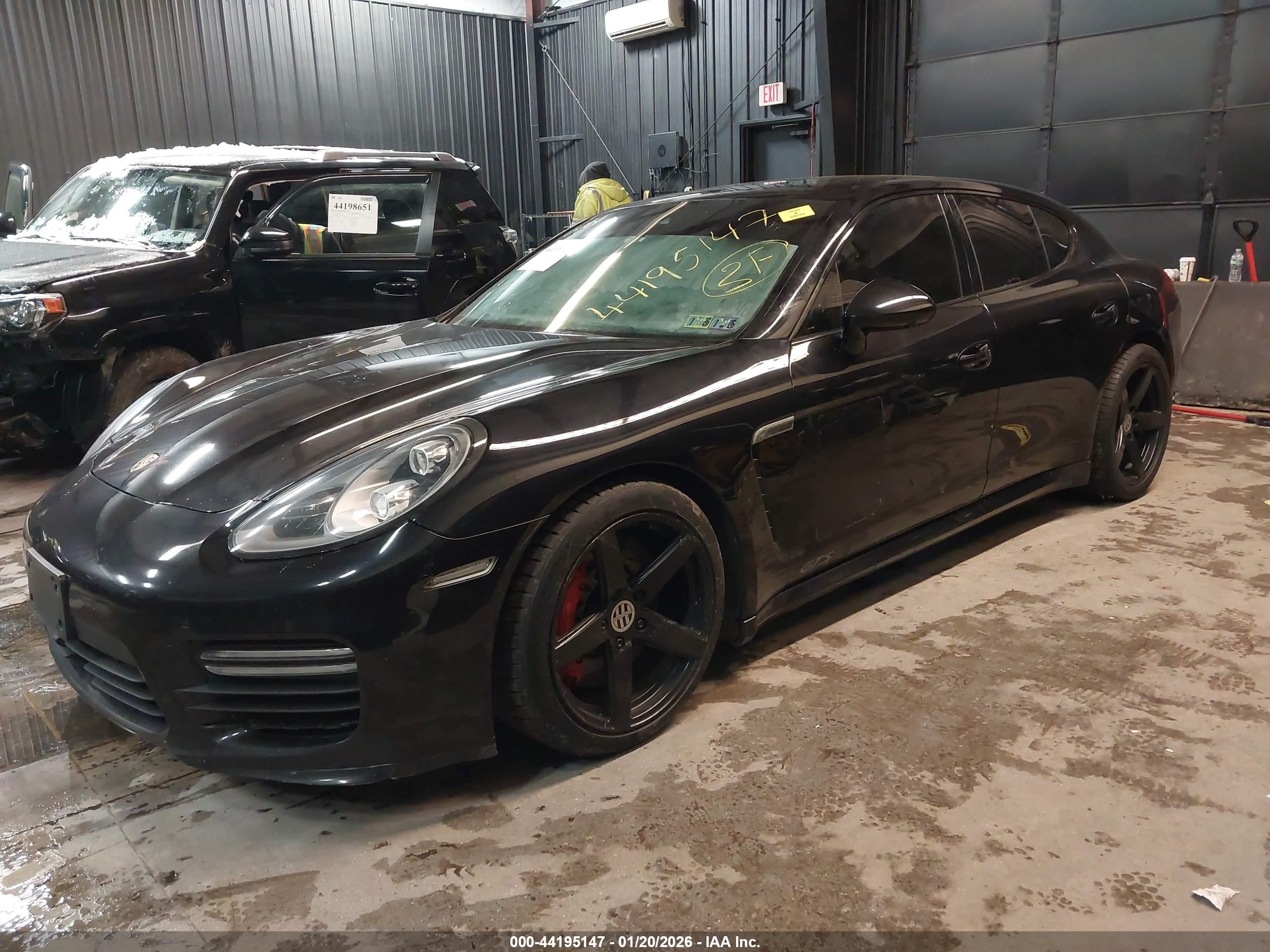 PORSCHE PANAMERA image 2