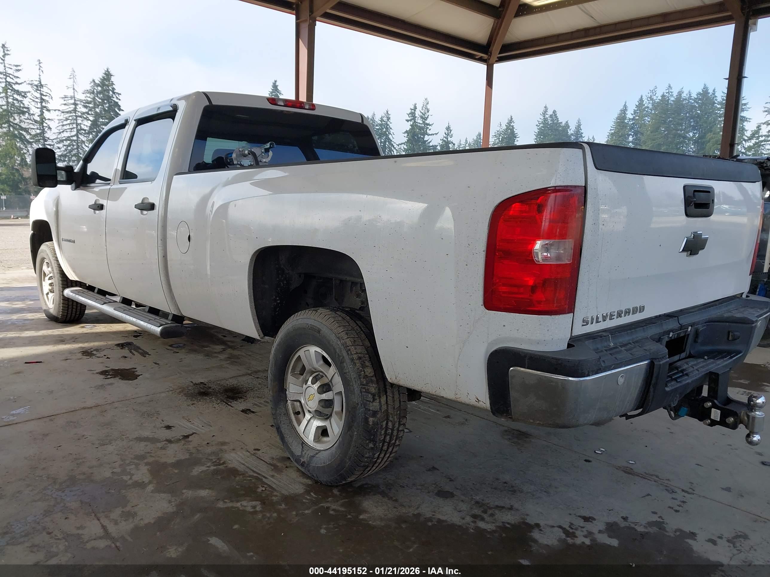 CHEVROLET SILVERADO image 3