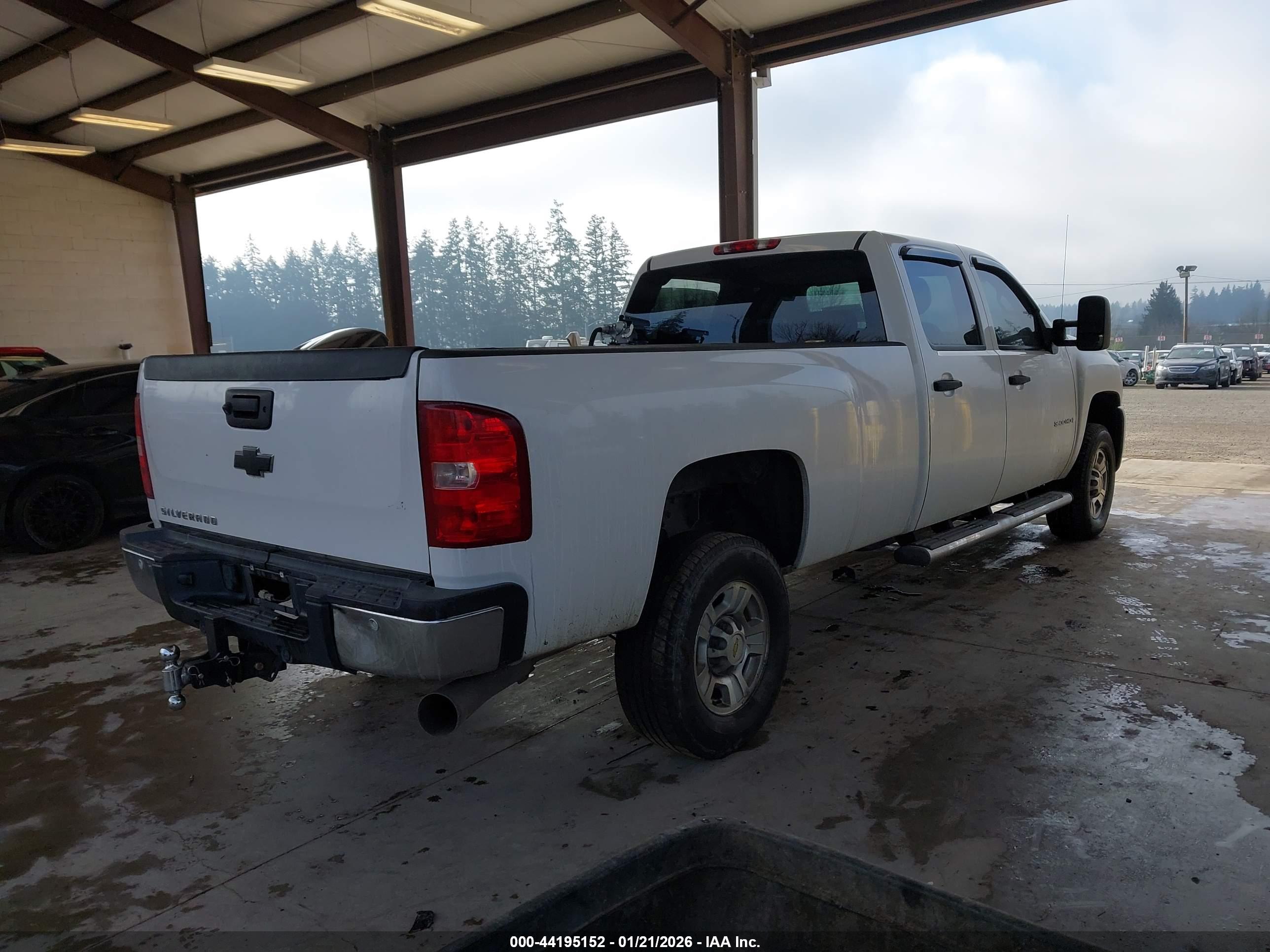 CHEVROLET SILVERADO image 4