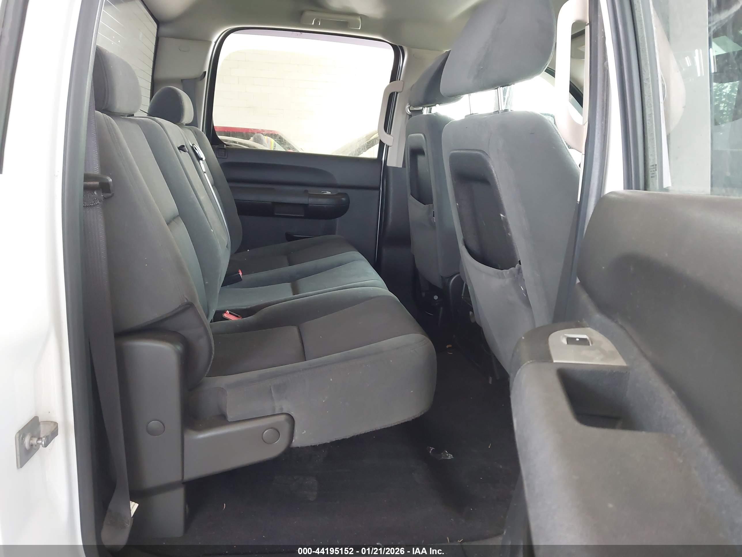CHEVROLET SILVERADO image 8