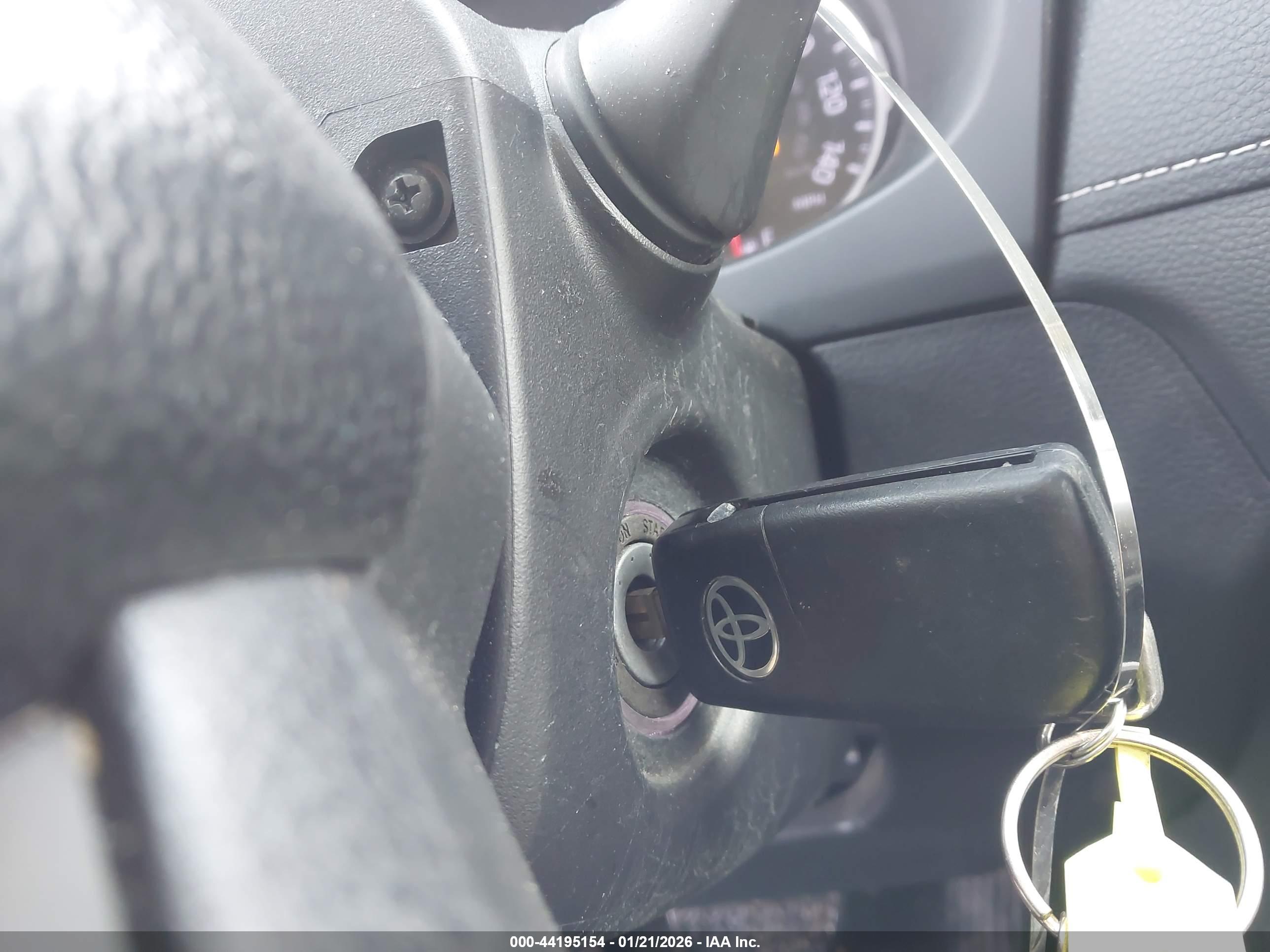 TOYOTA RAV4 image 11
