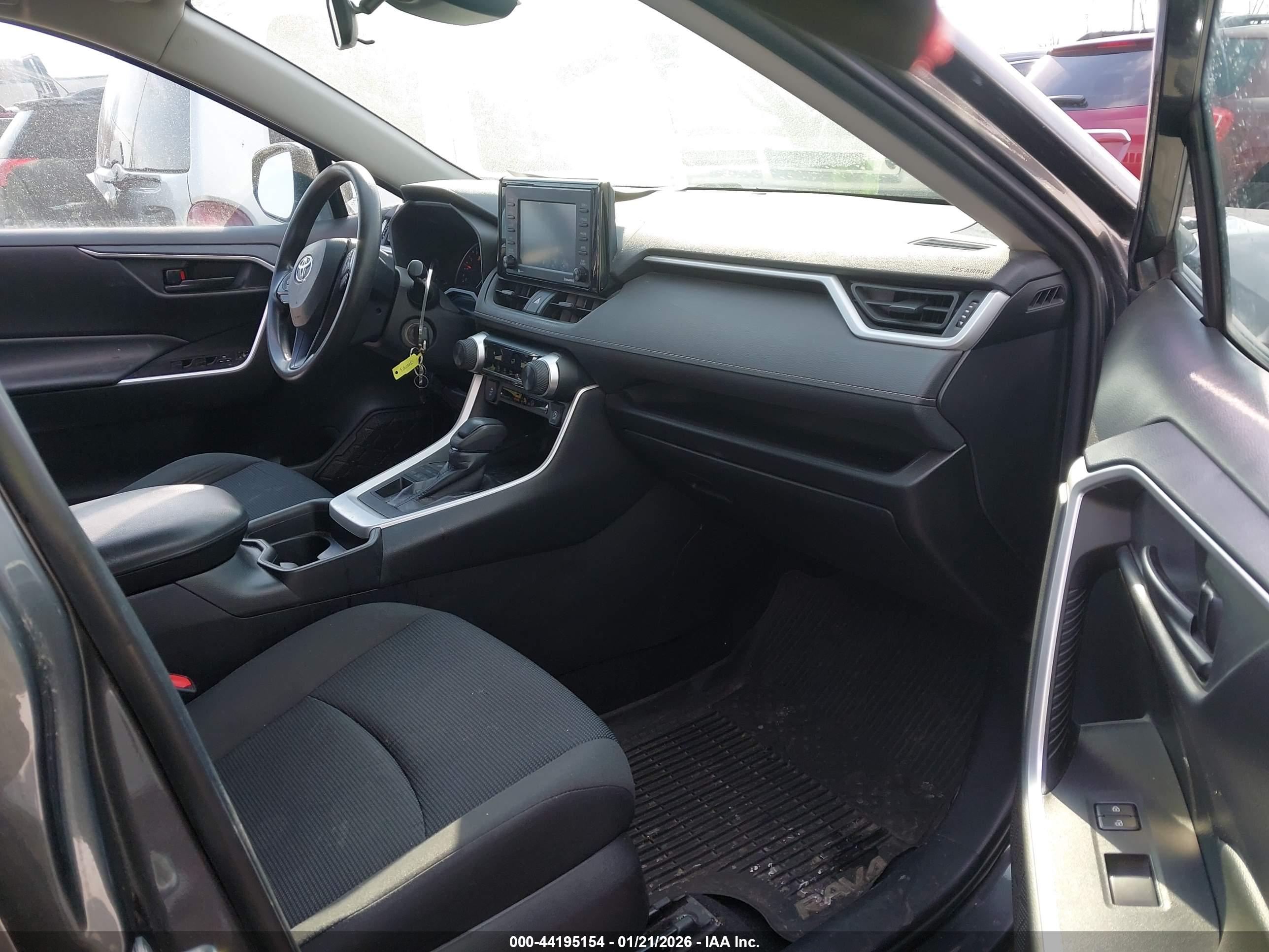 TOYOTA RAV4 image 5