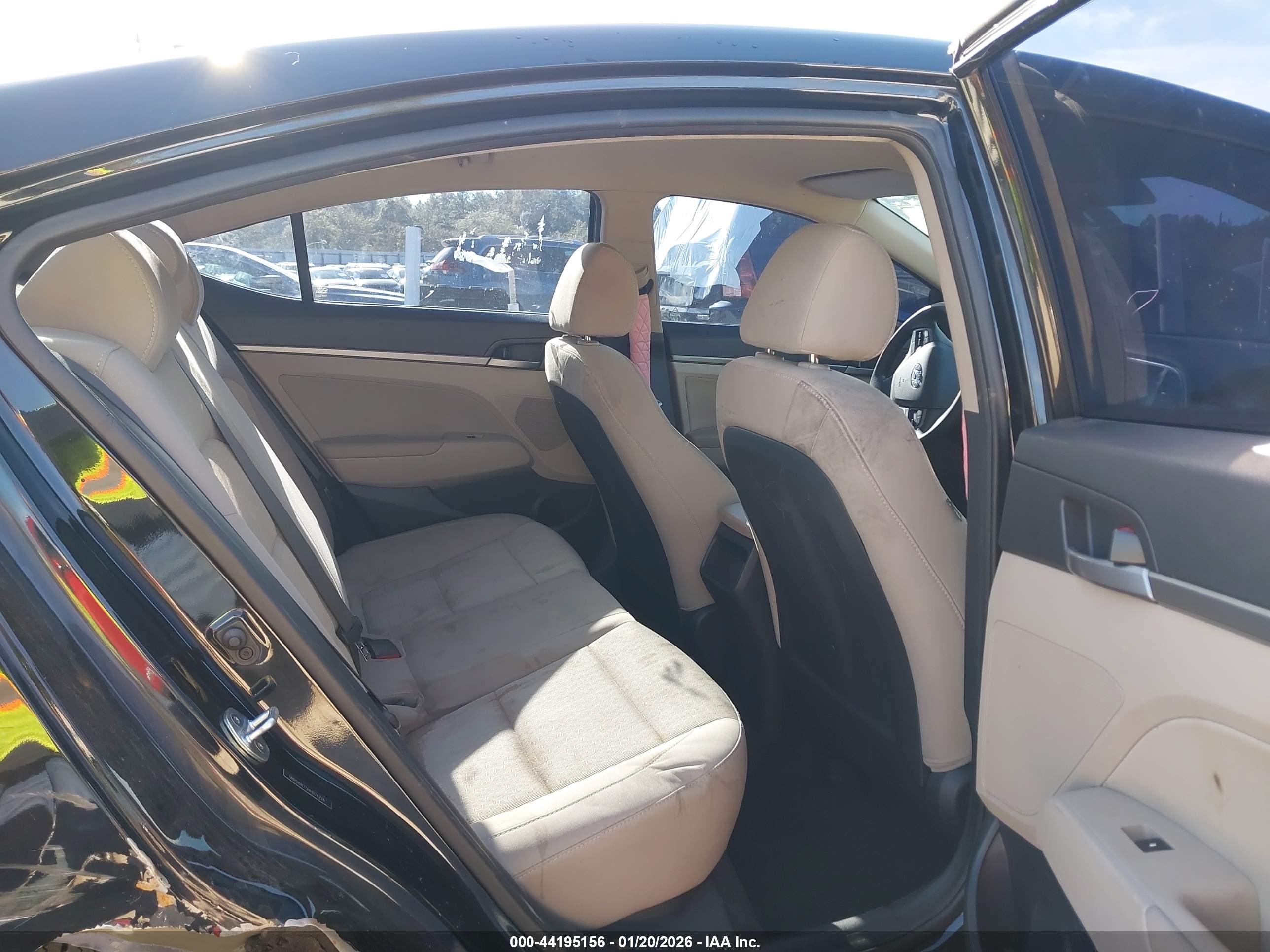 HYUNDAI ELANTRA image 8