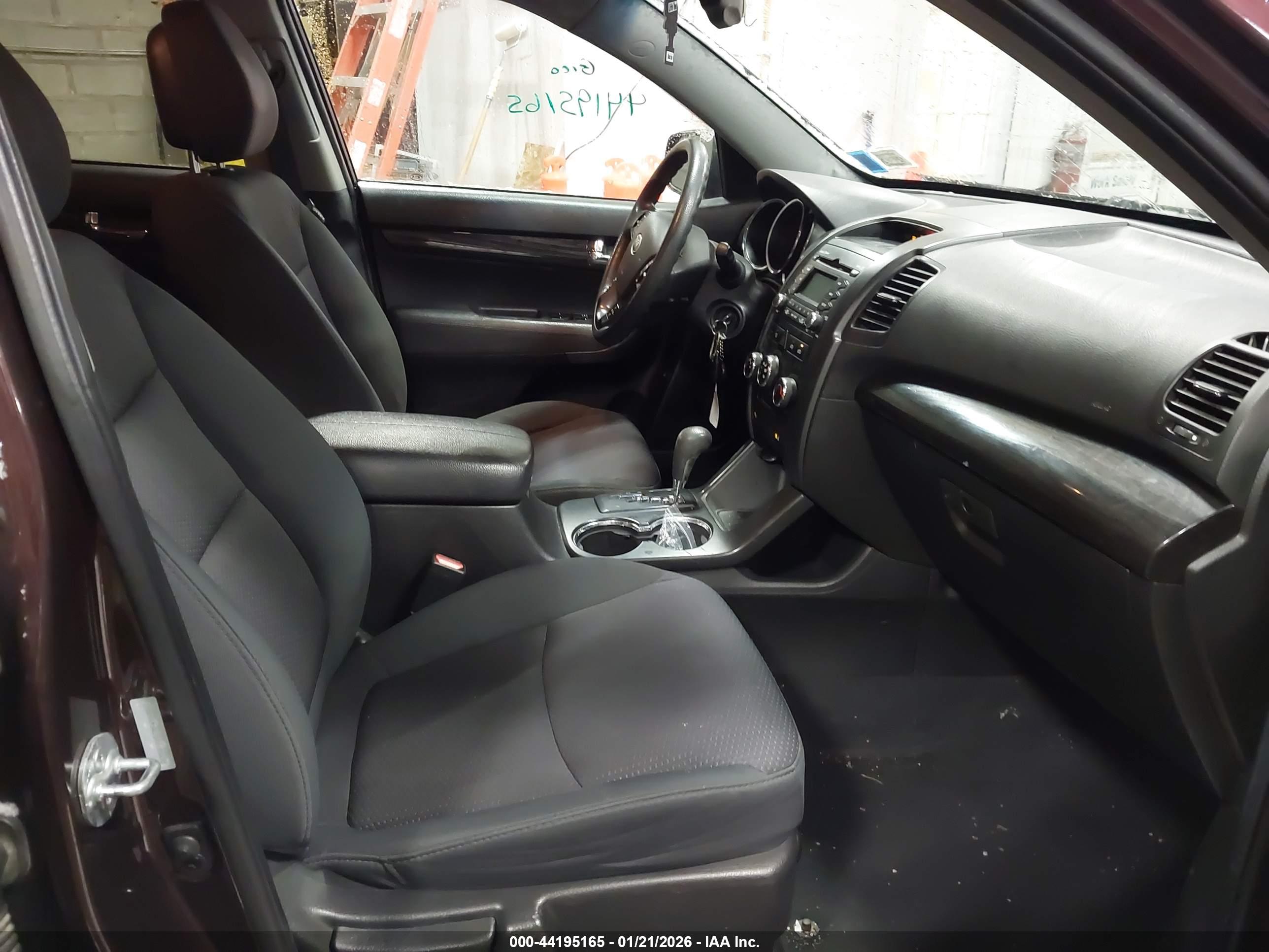 KIA SORENTO image 5