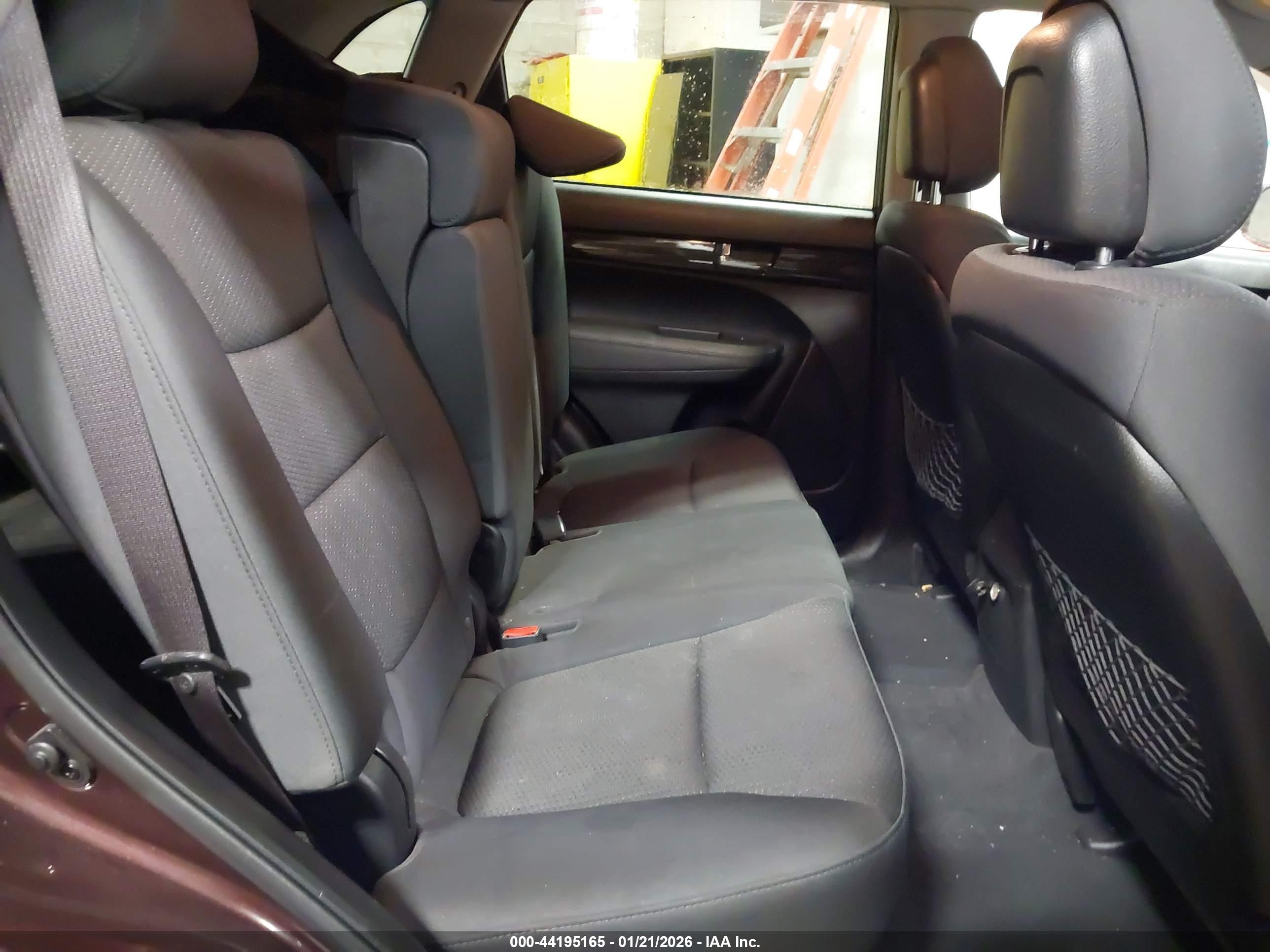 KIA SORENTO image 8