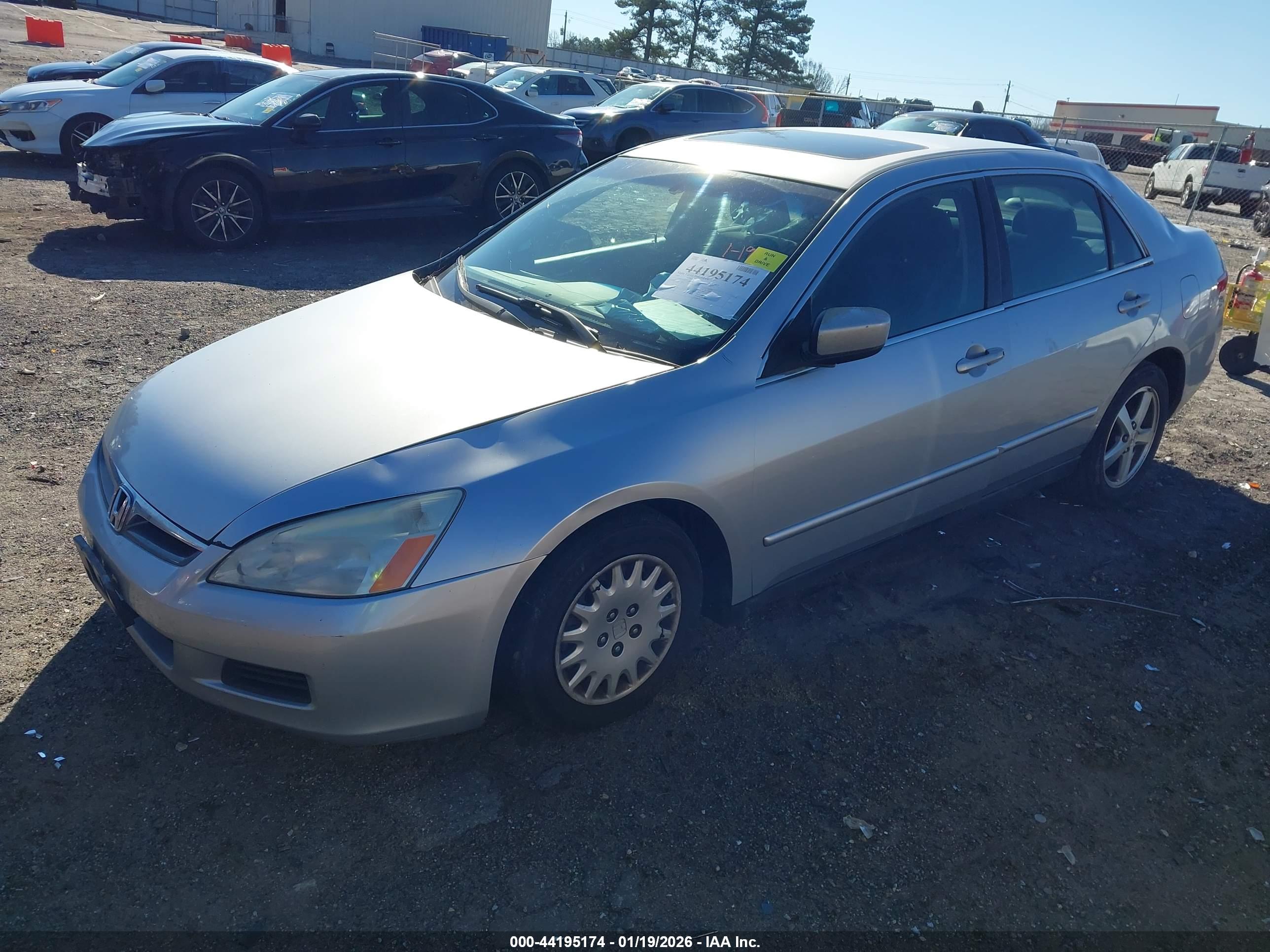 HONDA ACCORD image 2
