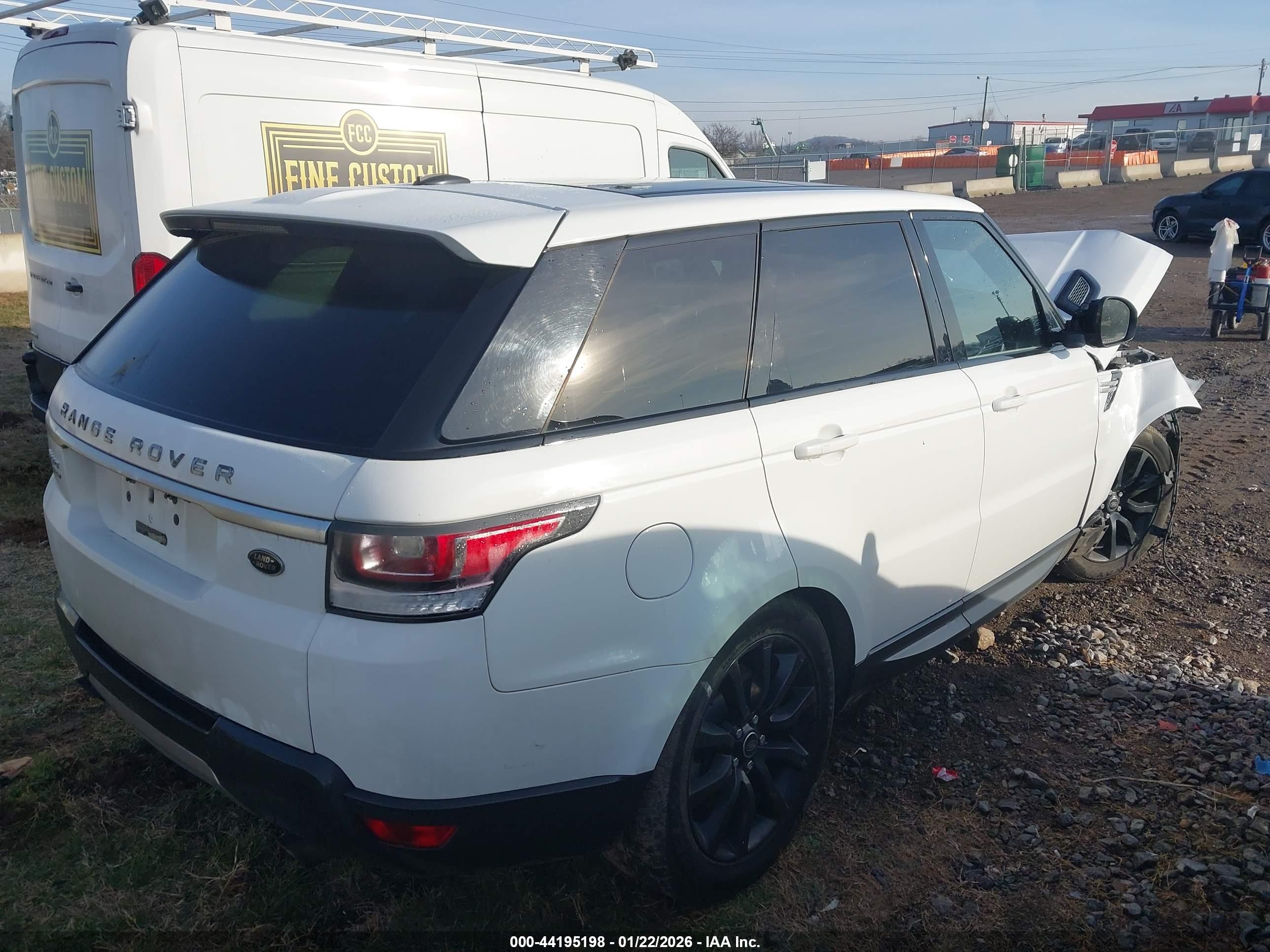 LAND ROVER image 4