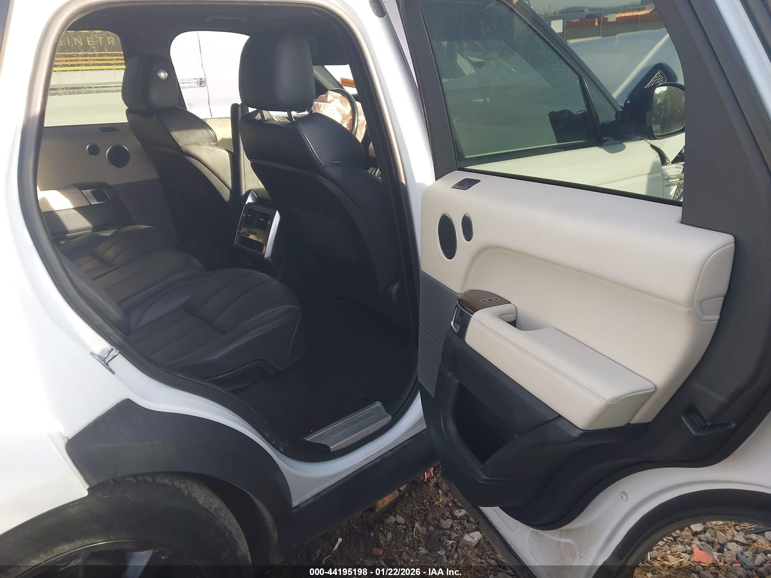 LAND ROVER image 8
