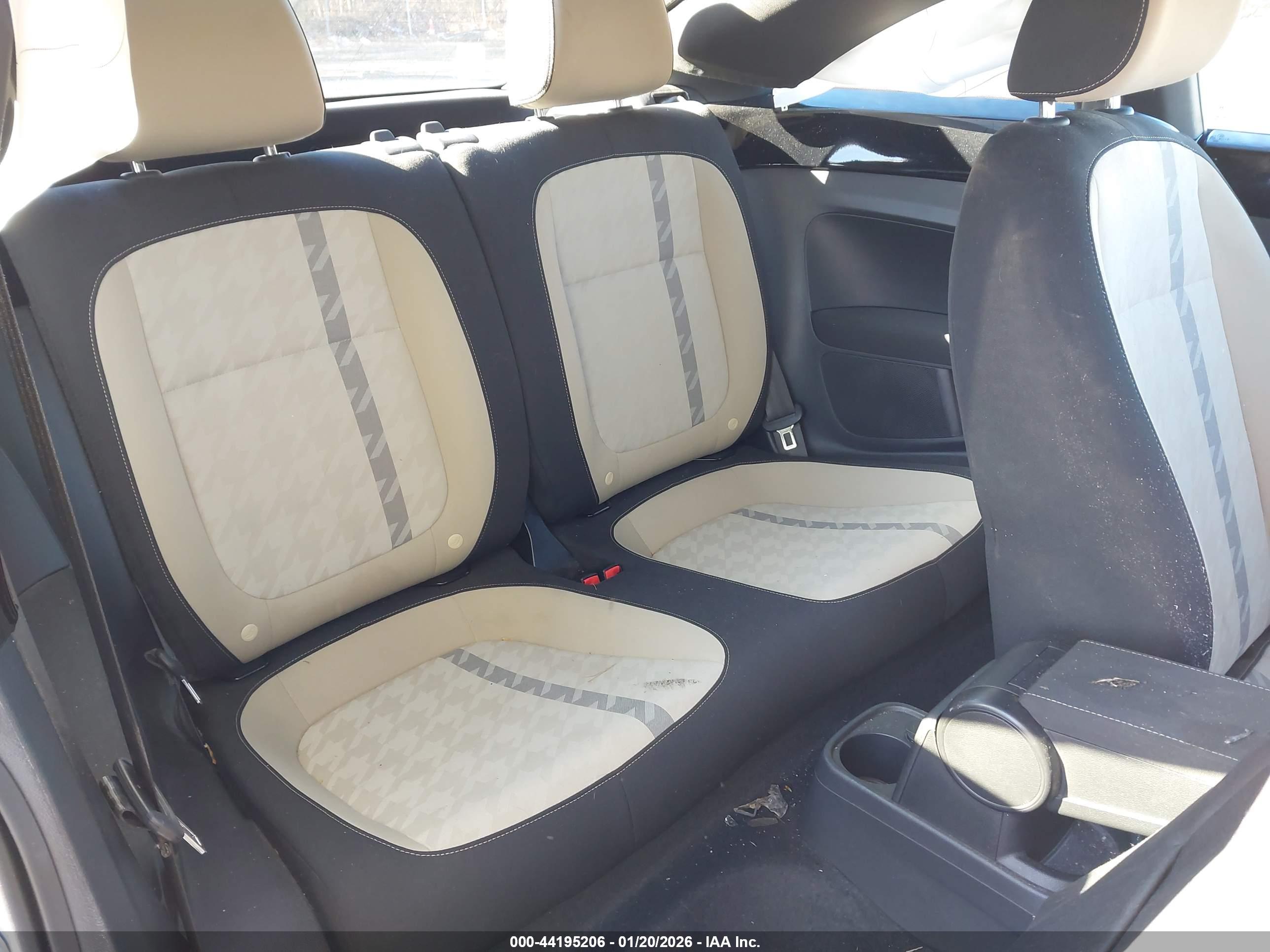 VOLKSWAGEN BEETLE image 8
