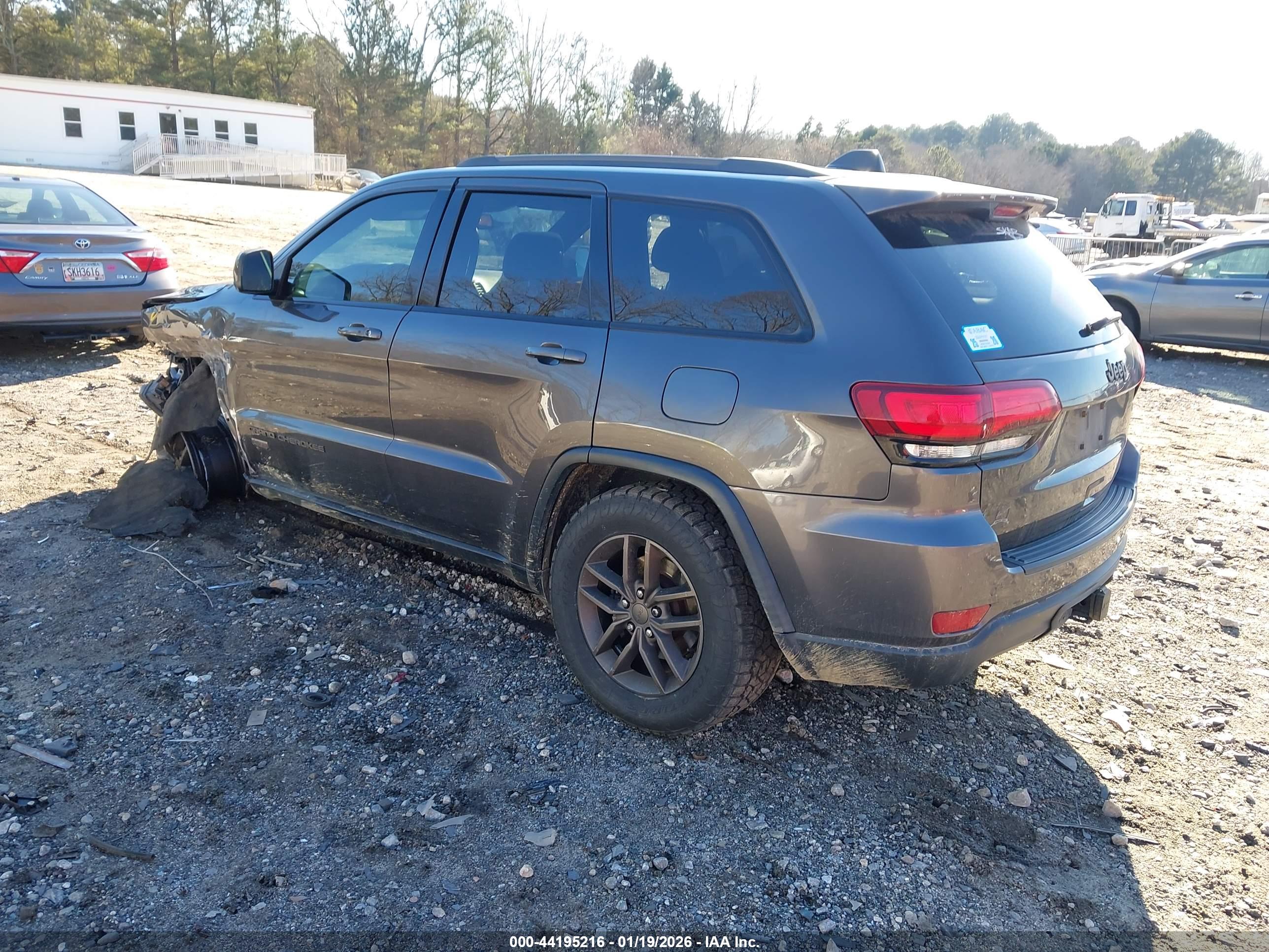 JEEP GRAND image 3