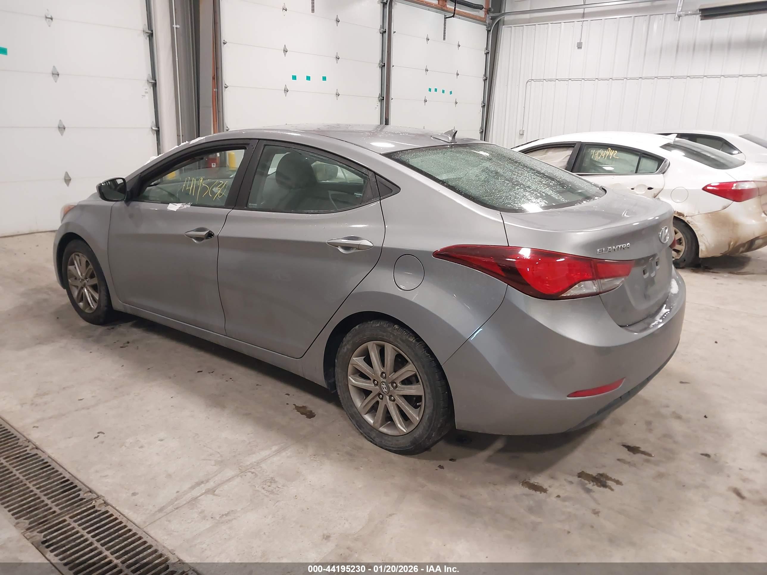 HYUNDAI ELANTRA image 3