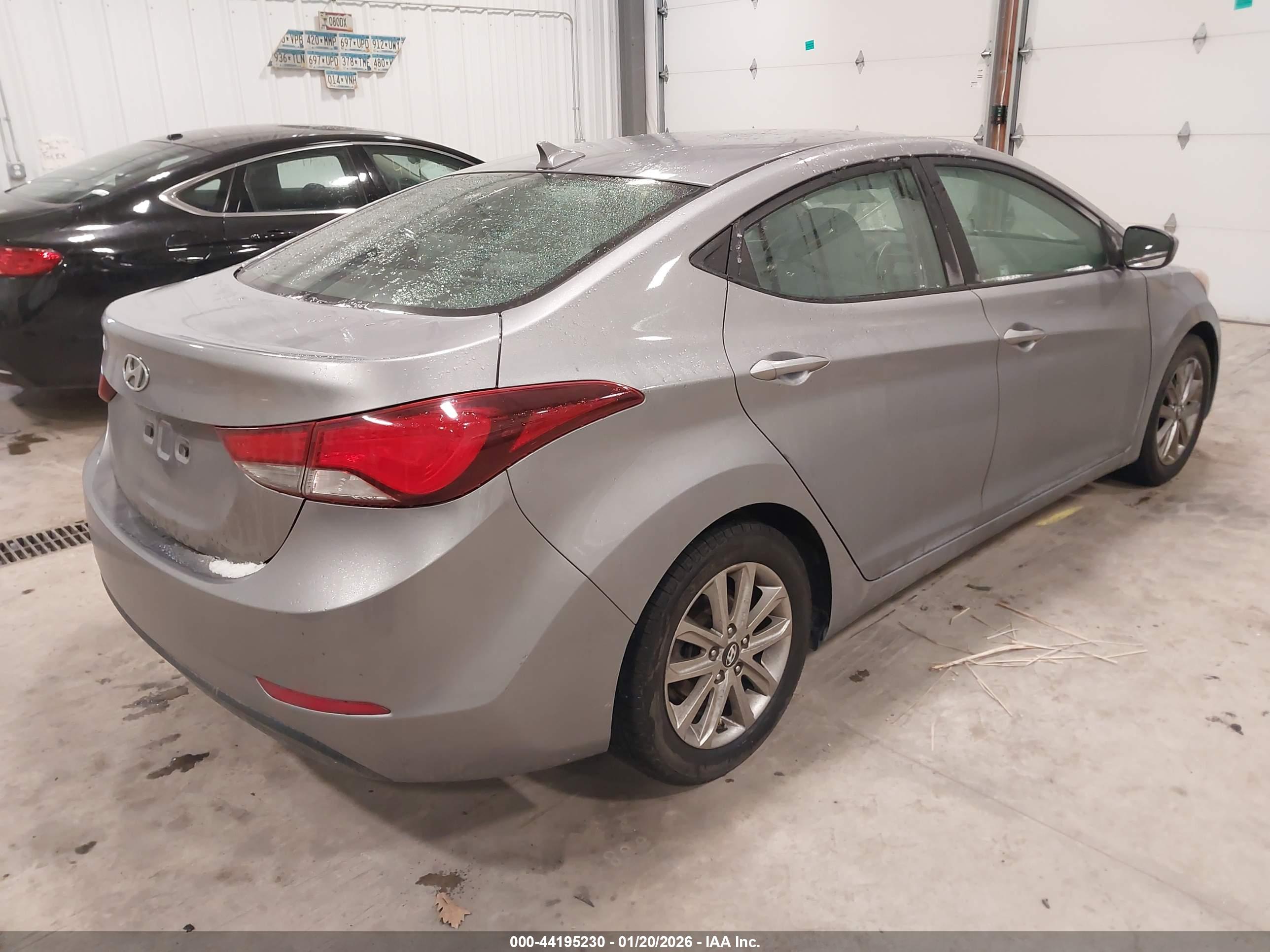HYUNDAI ELANTRA image 4