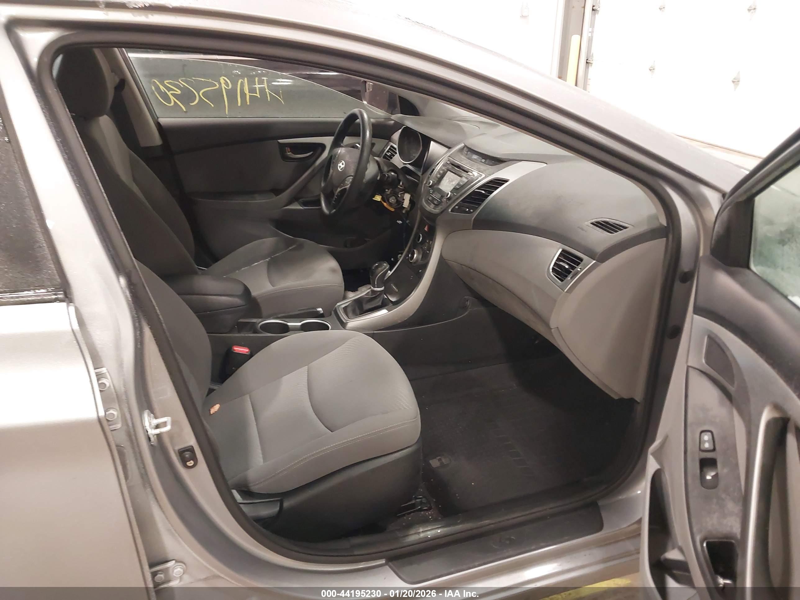 HYUNDAI ELANTRA image 5