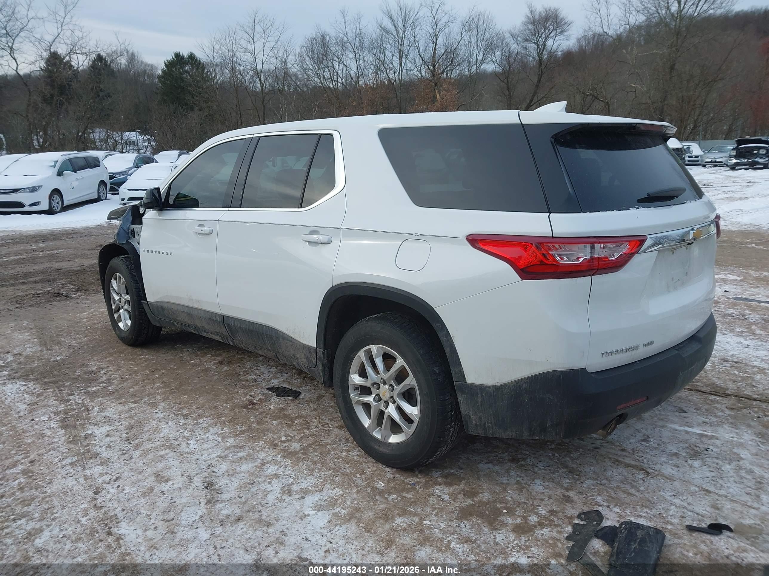 CHEVROLET TRAVERSE image 3