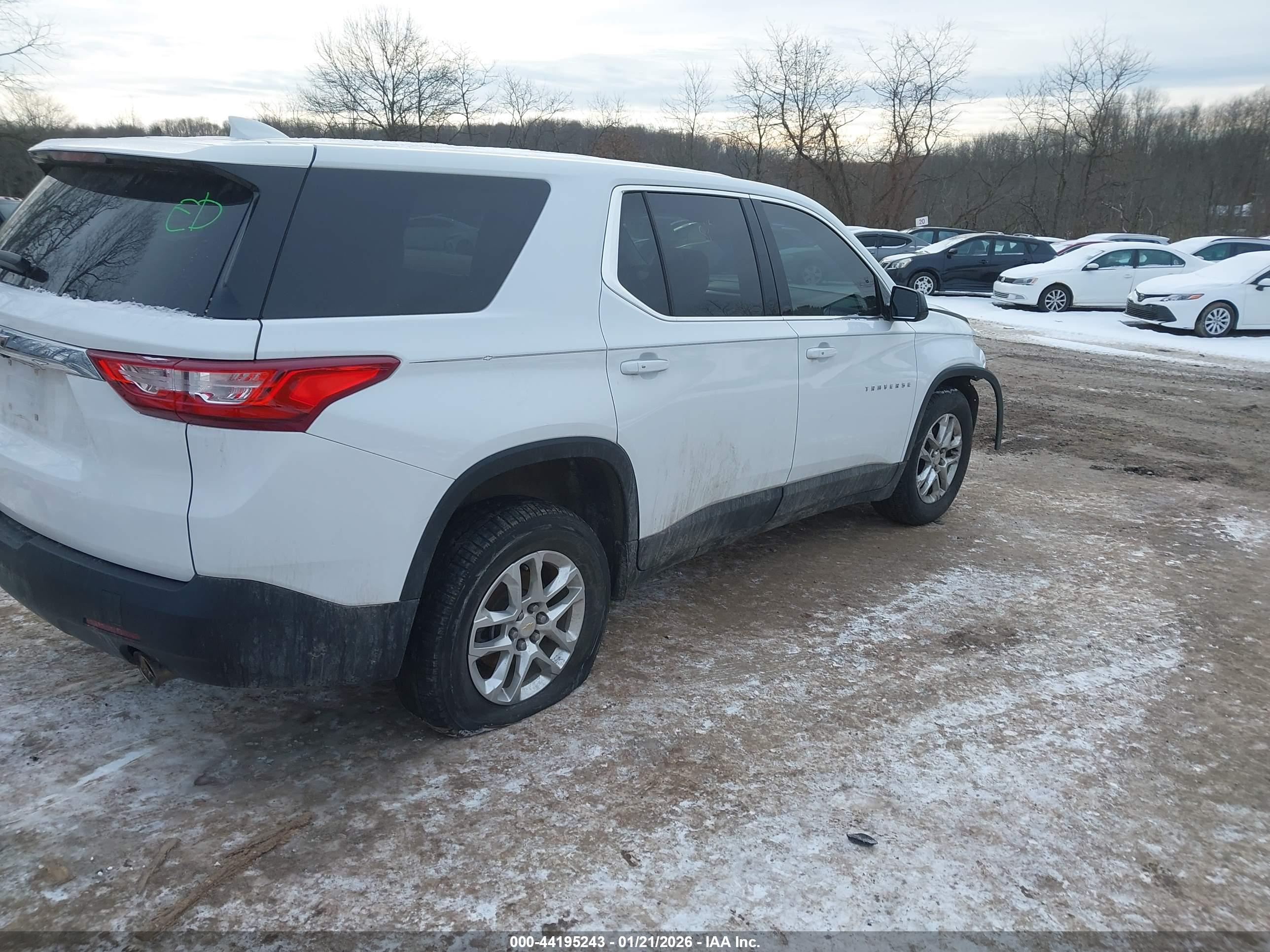 CHEVROLET TRAVERSE image 4