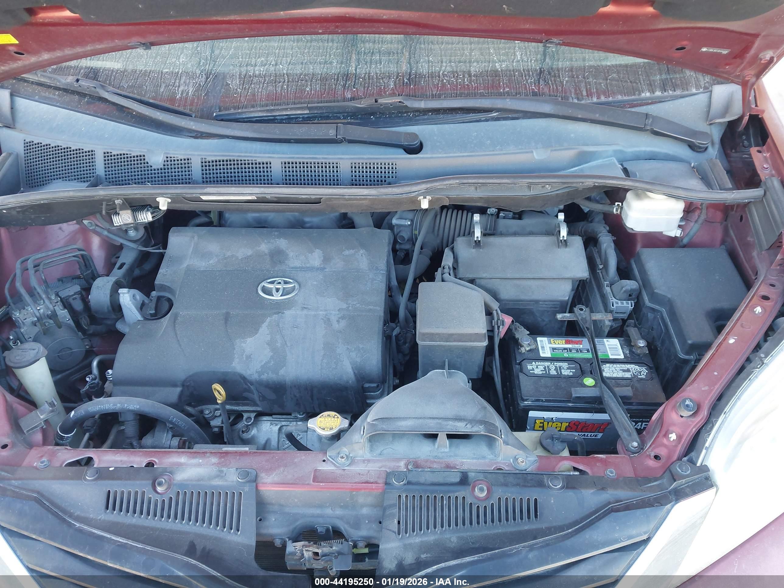 TOYOTA SIENNA image 10