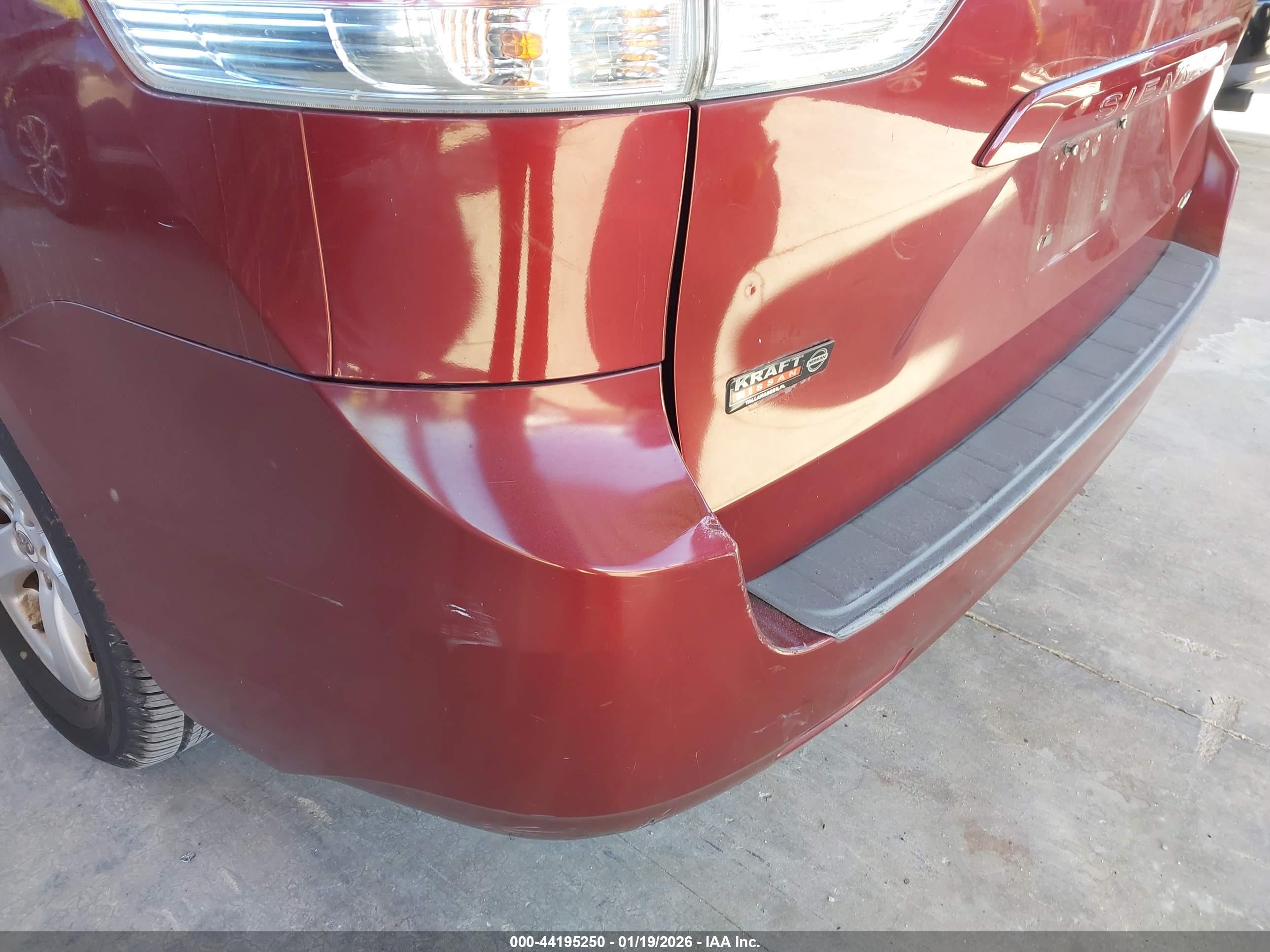 TOYOTA SIENNA image 6