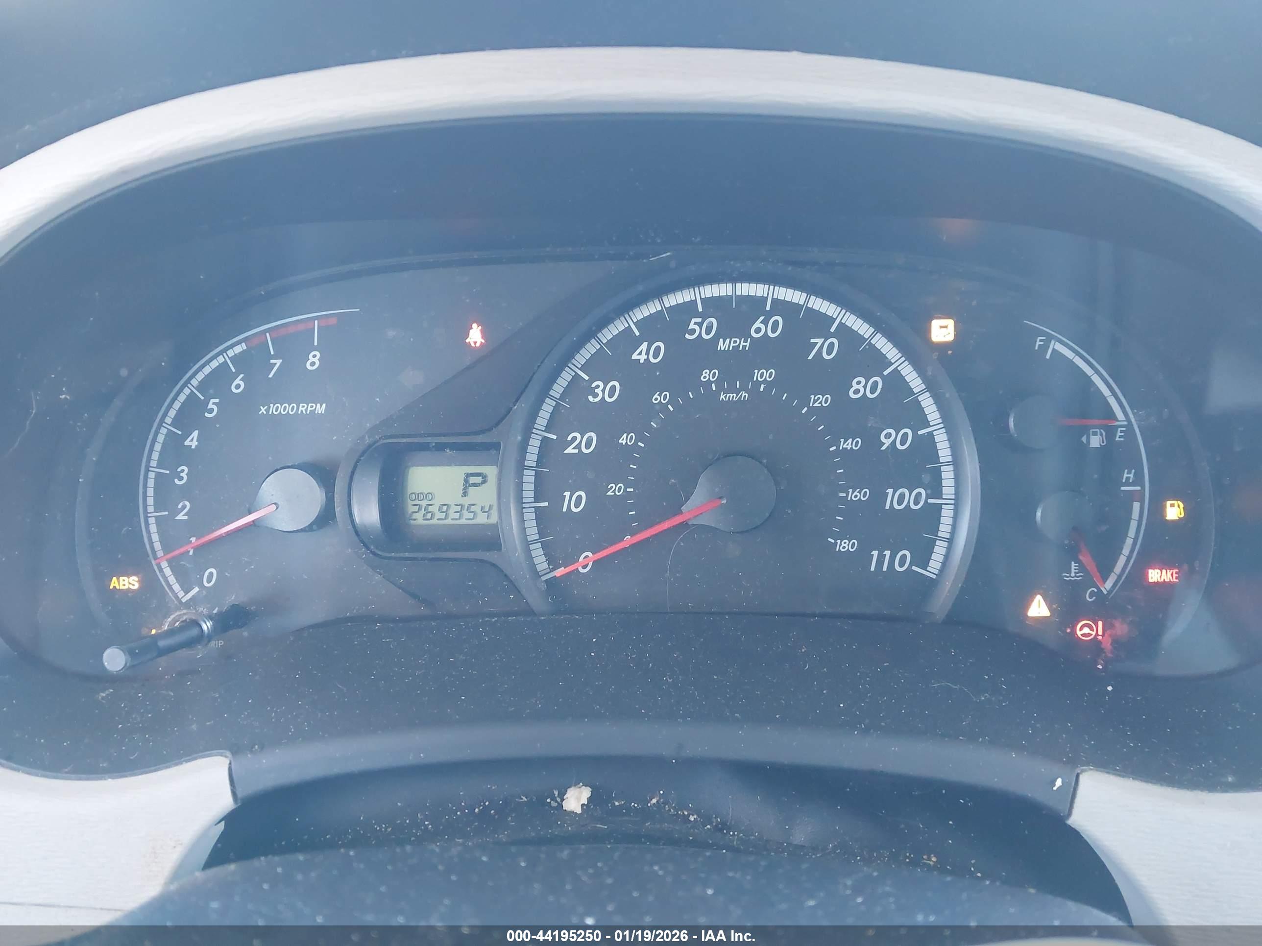 TOYOTA SIENNA image 7