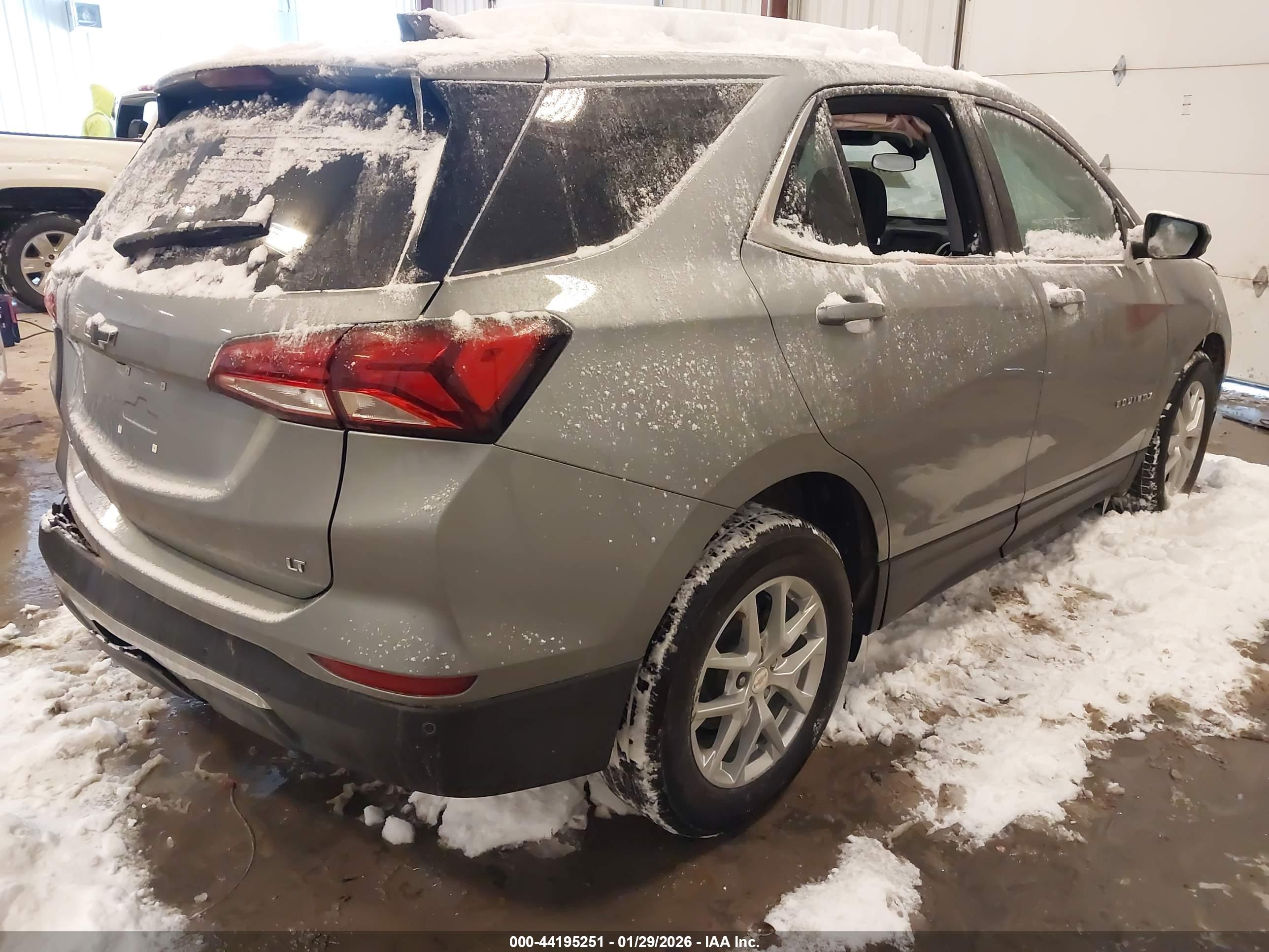 CHEVROLET EQUINOX image 4