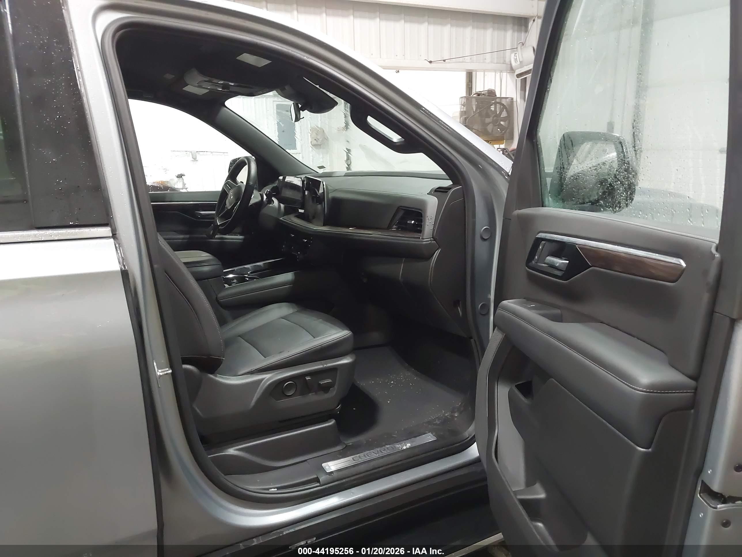 CHEVROLET TAHOE image 5