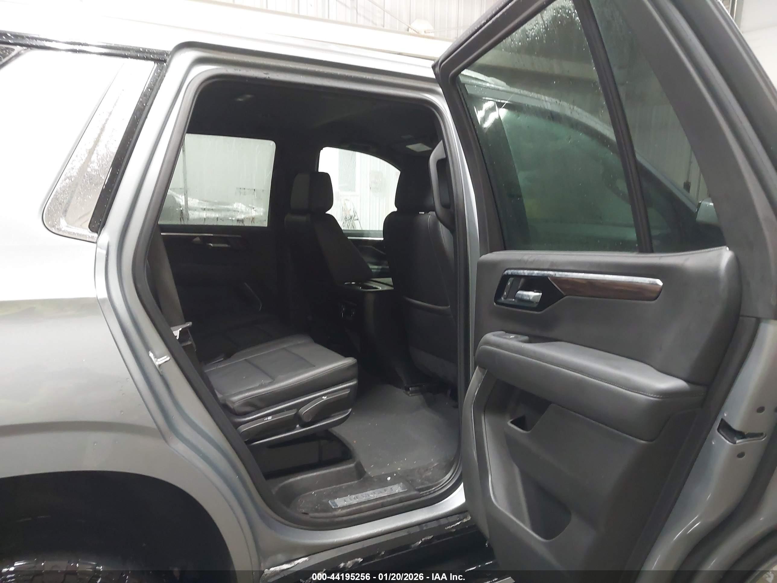 CHEVROLET TAHOE image 8
