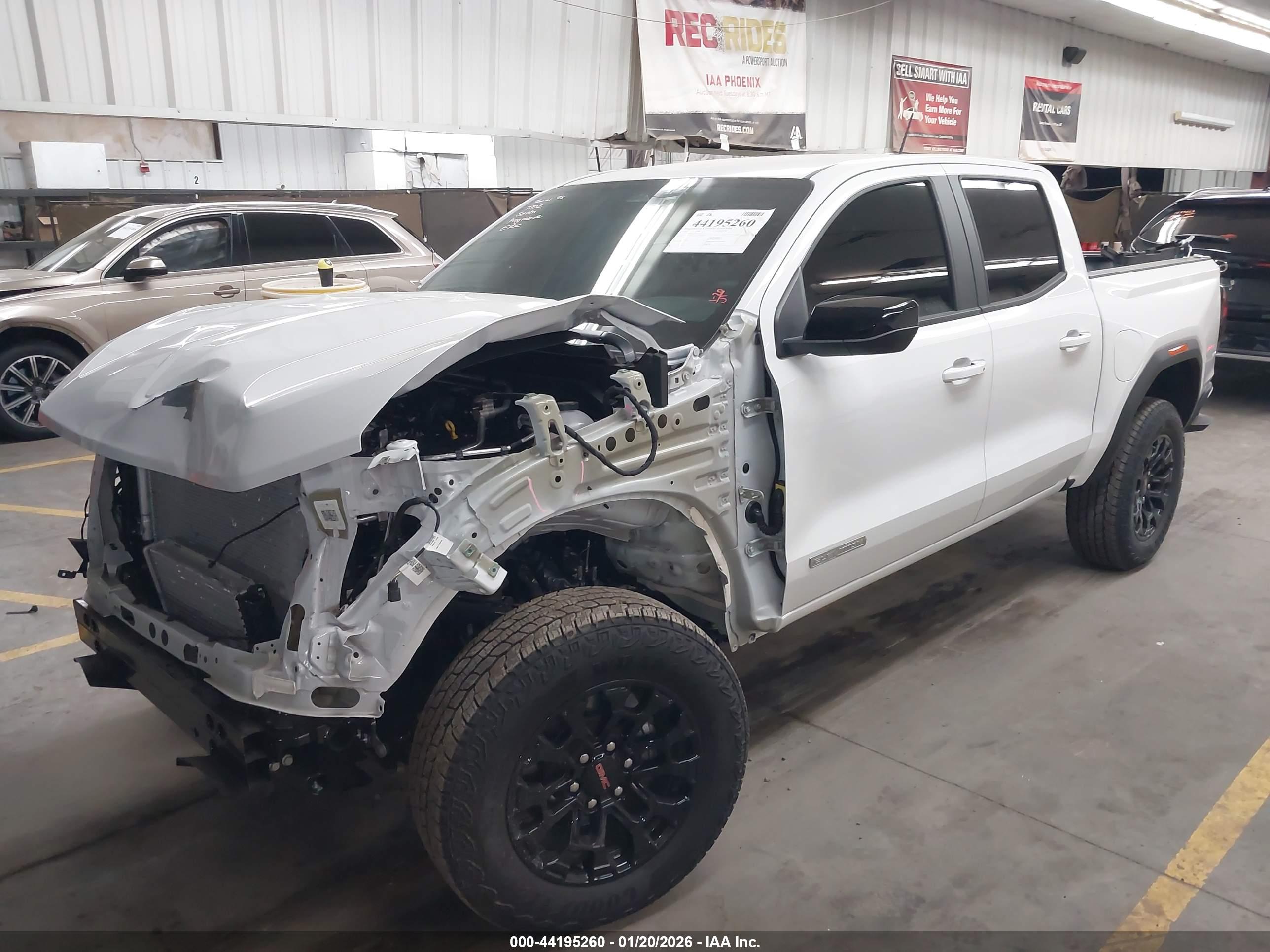 GMC CANYON image 2