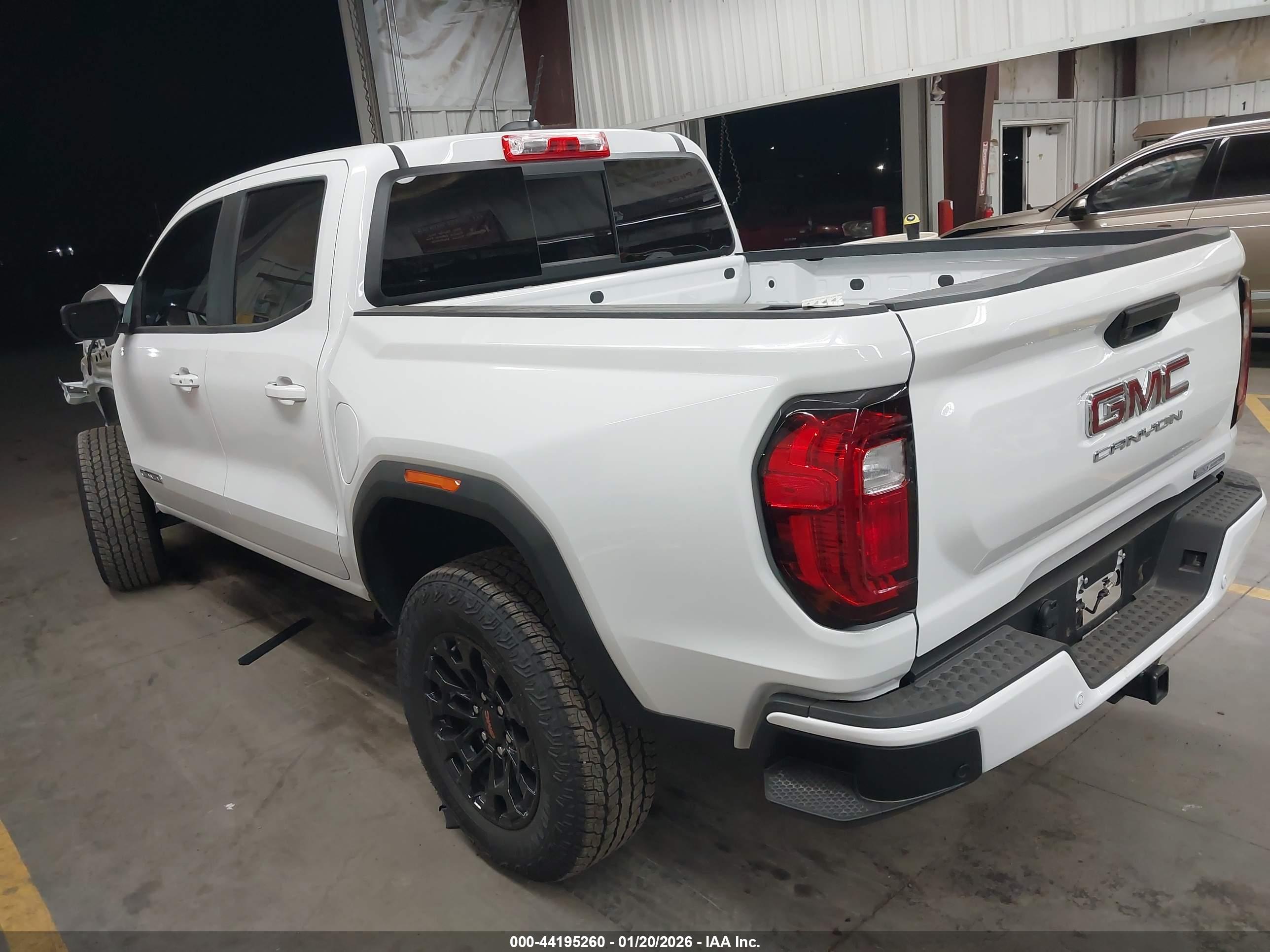 GMC CANYON image 3