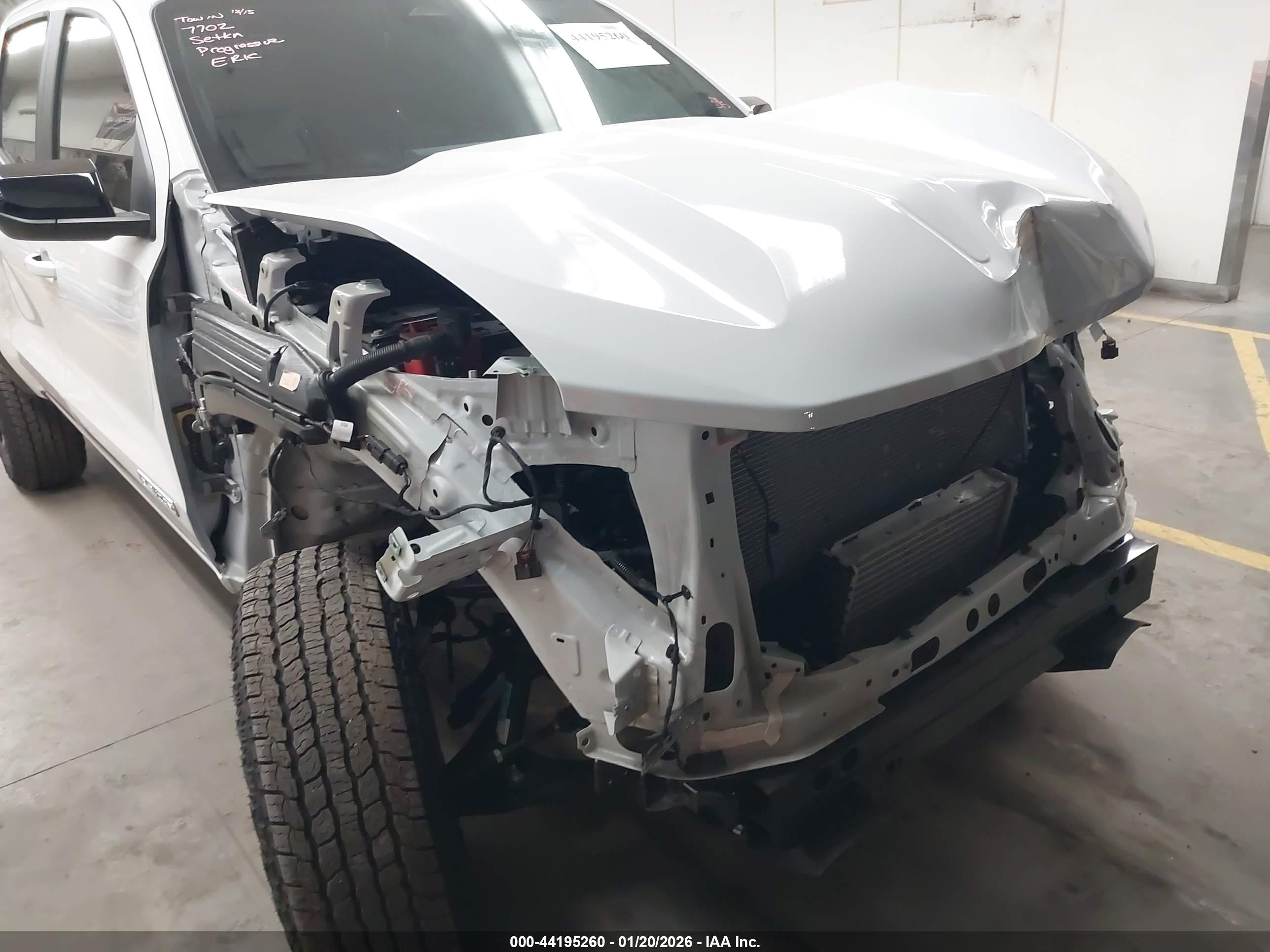 GMC CANYON image 6